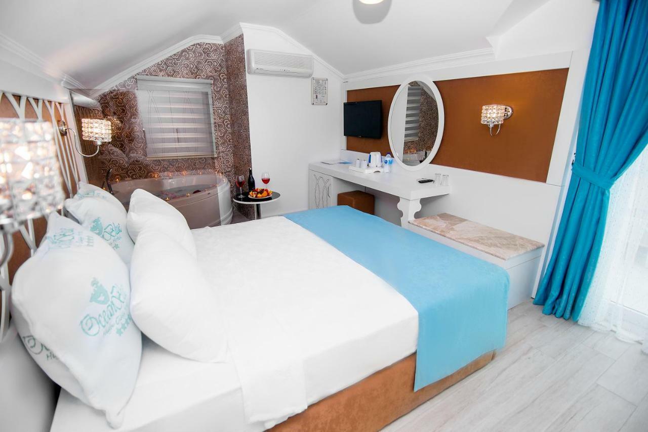 Deluxe Indoor Jacuzzi Room