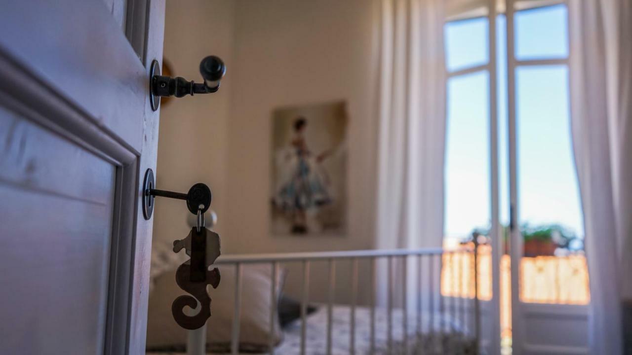 Double Room with Balcony and Sea View,605048133:JPEG