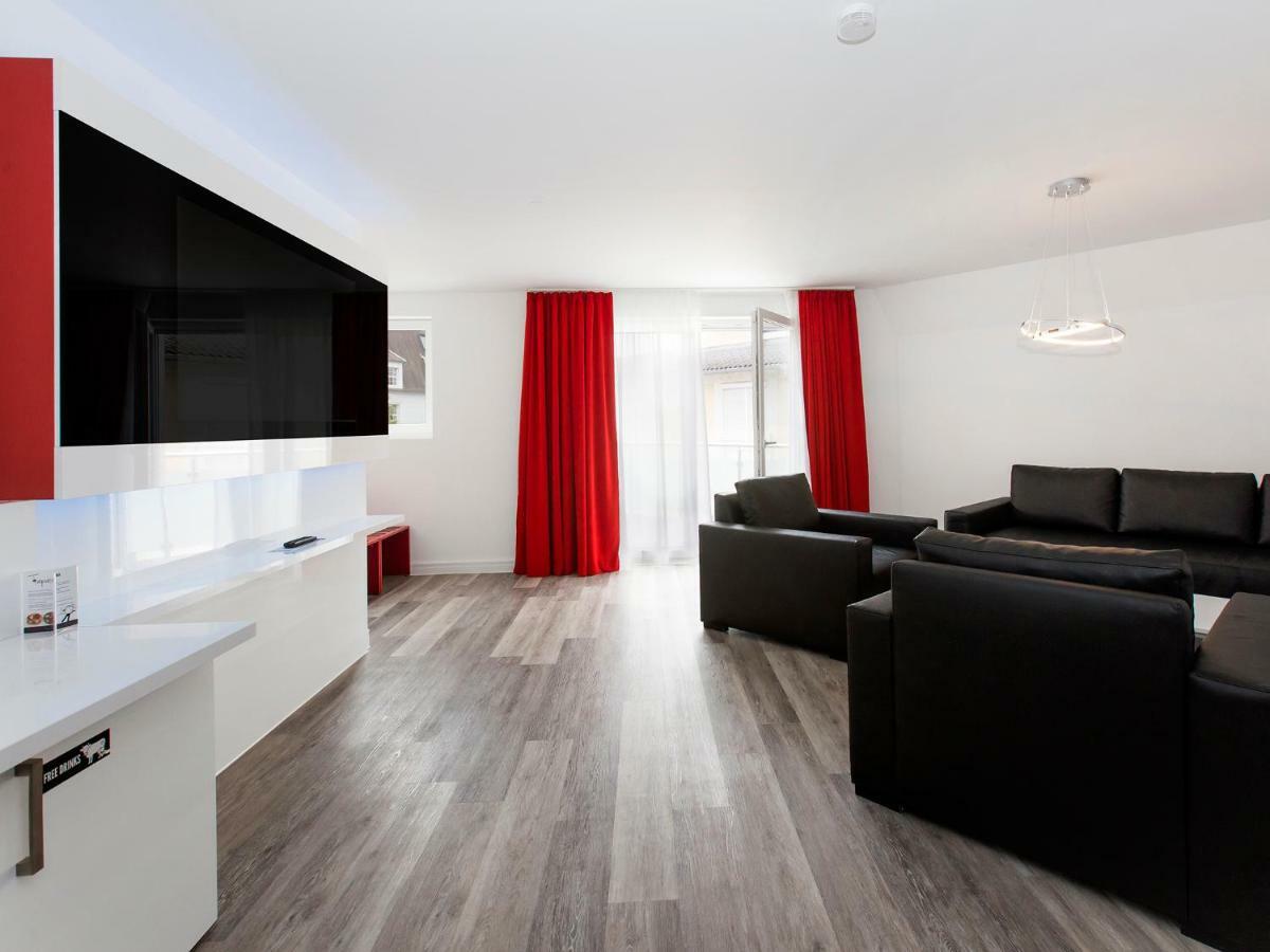 Deluxe King Suite