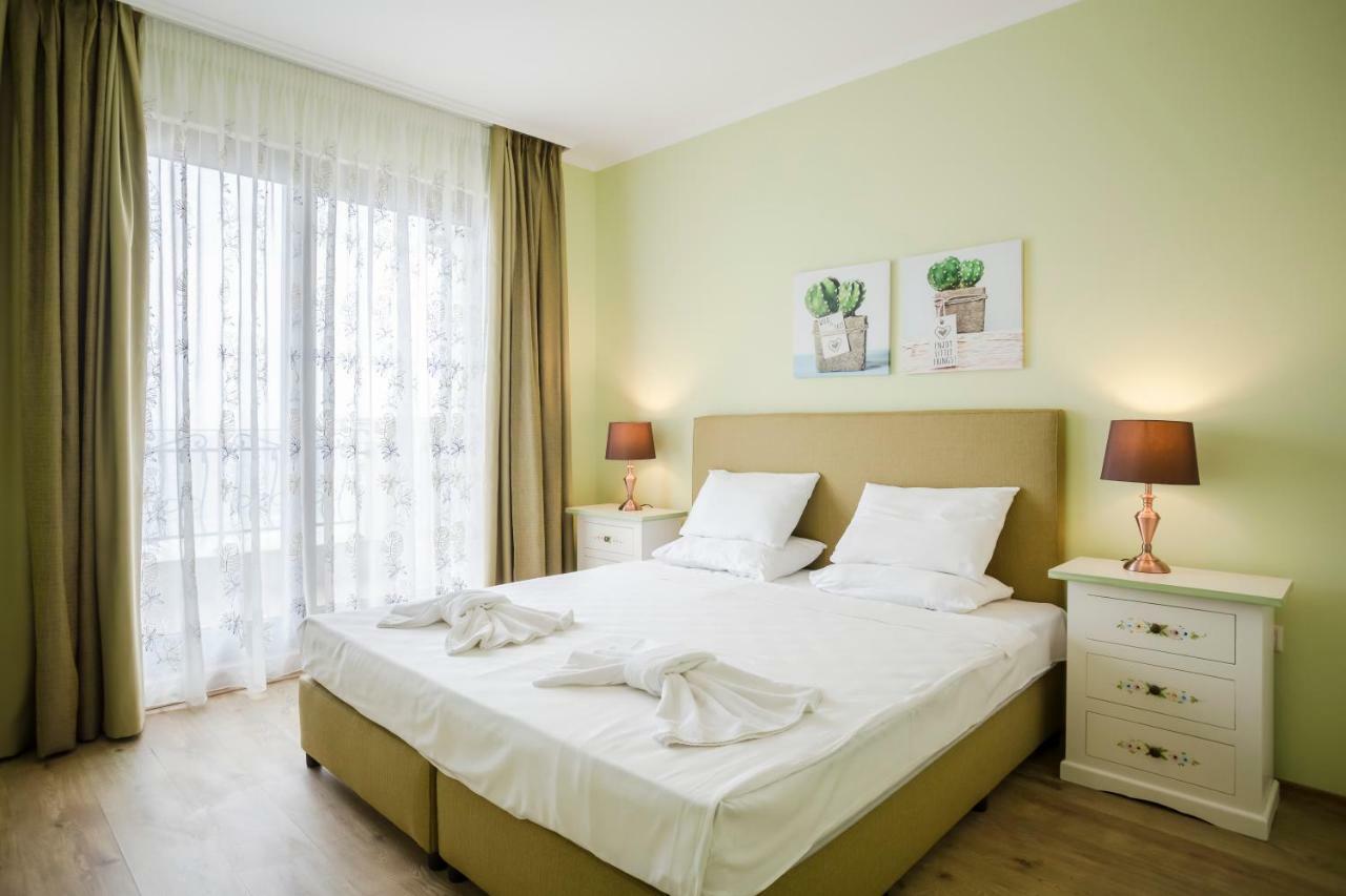 Two-Bedroom apartment Lake Garden Sea View