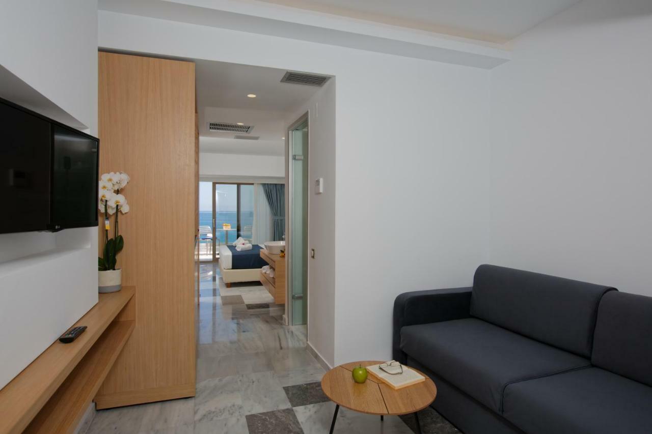 Superior One bedroom Apartment sea view