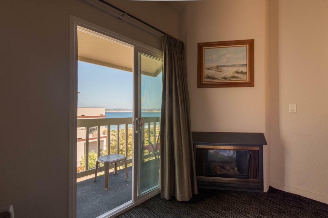 Habitación con chimenea y vistas parciales al mar - 1 cama extragrande