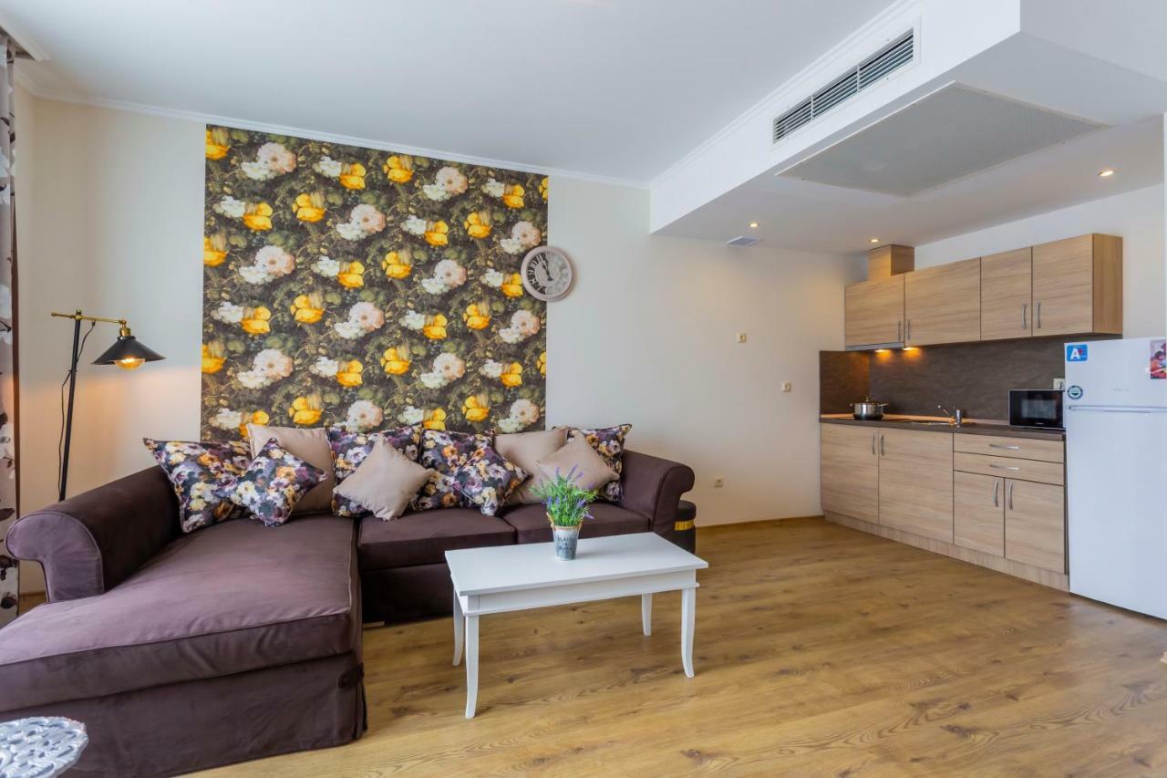 One-Bedroom Apartment Sea View