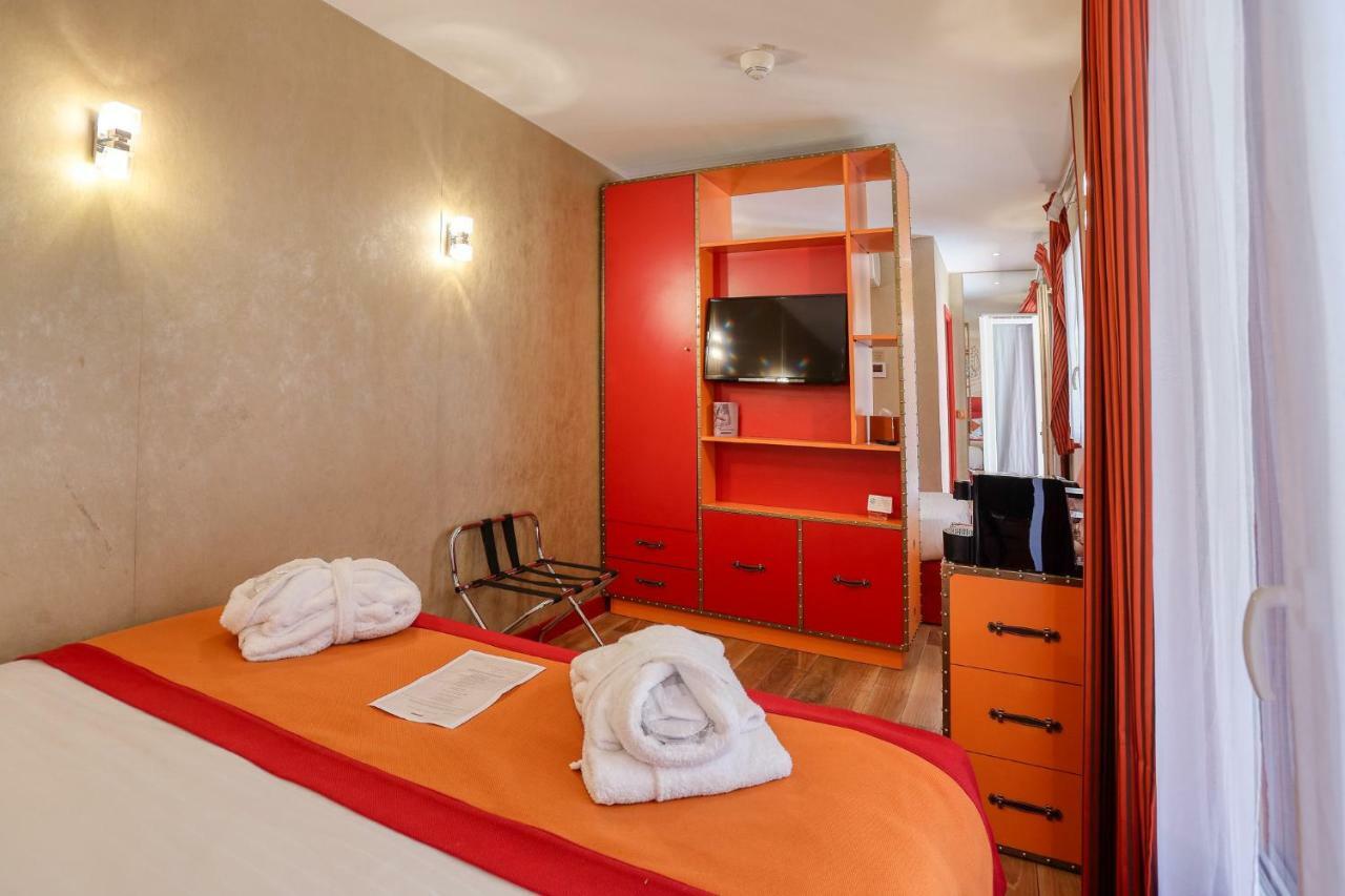 Family triple room