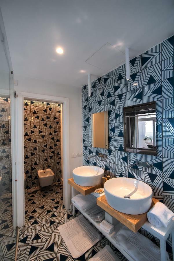 Deluxe Suite Spa Bath