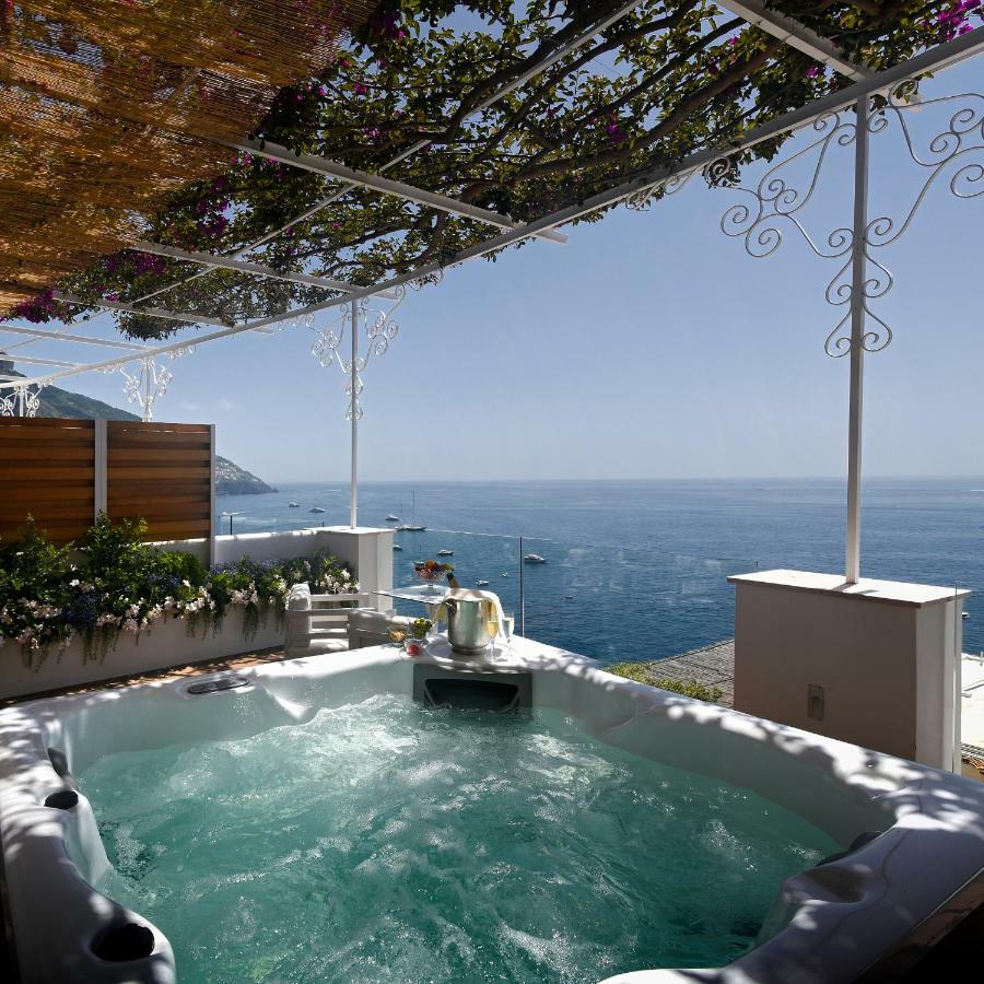 Deluxe Suite Spa Bath