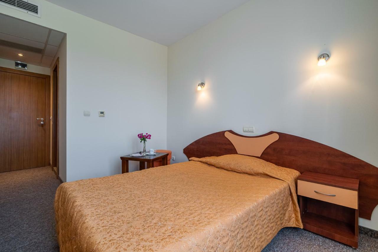 Single Room Lake View