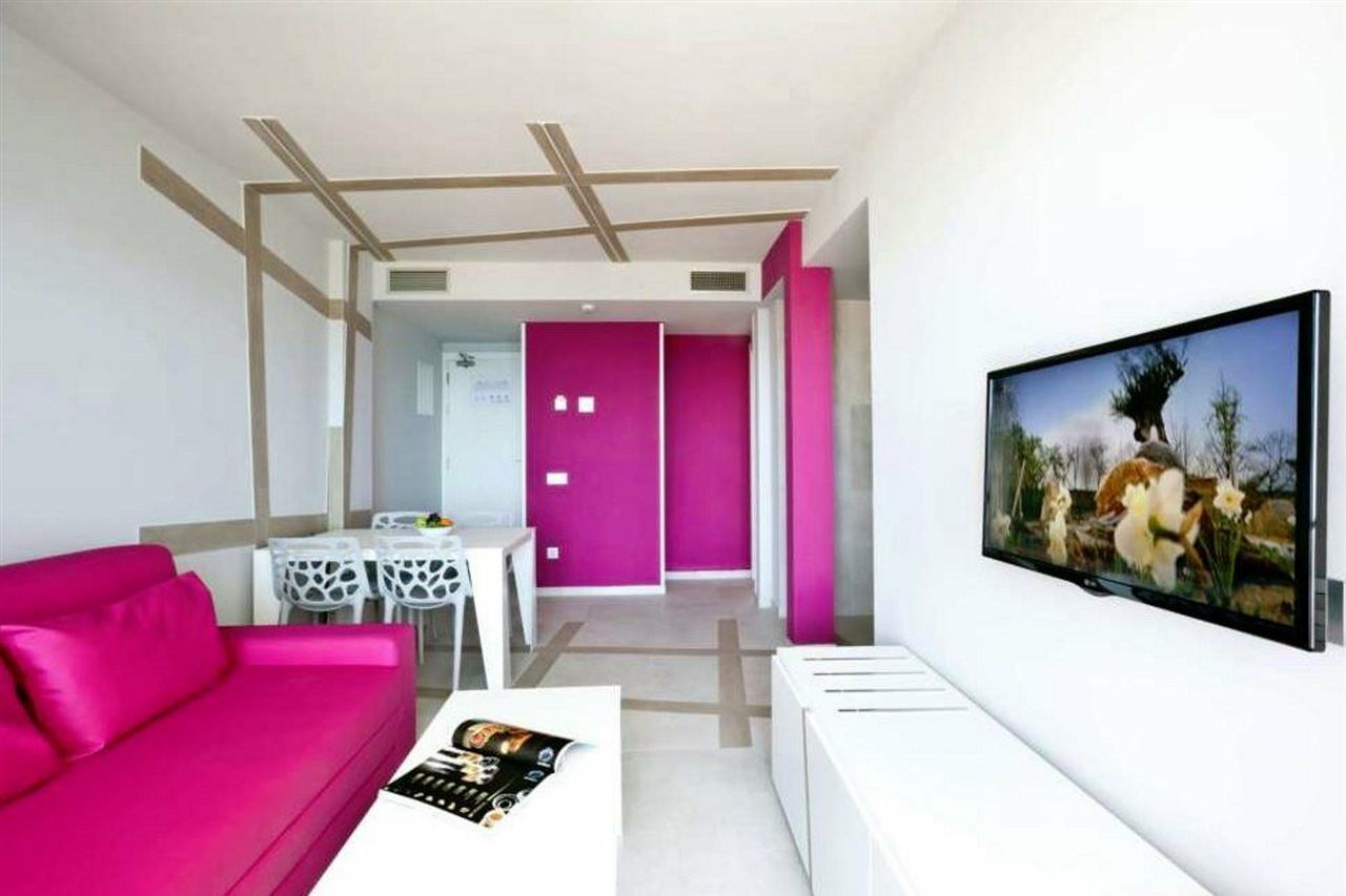 One-Bedroom Apartment Sea View