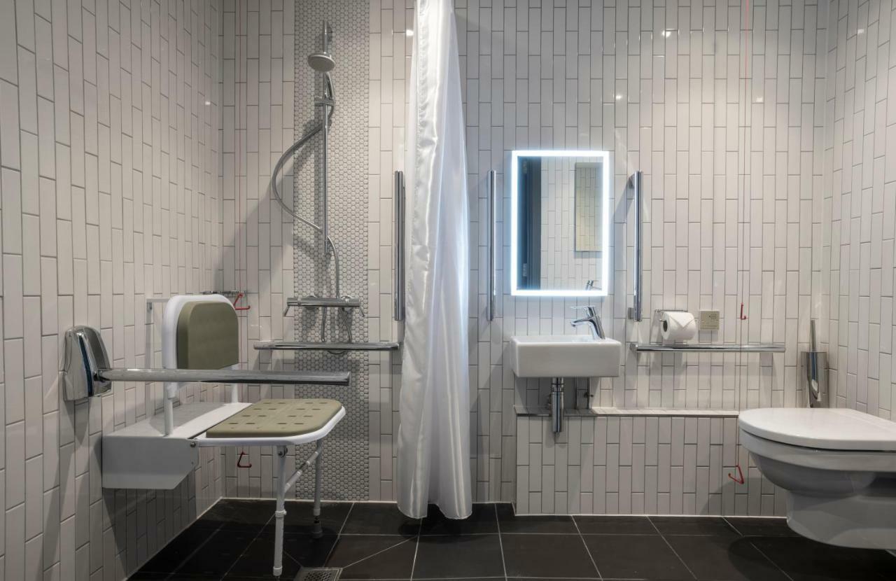 Accessible Double with Window,819027869:JPEG