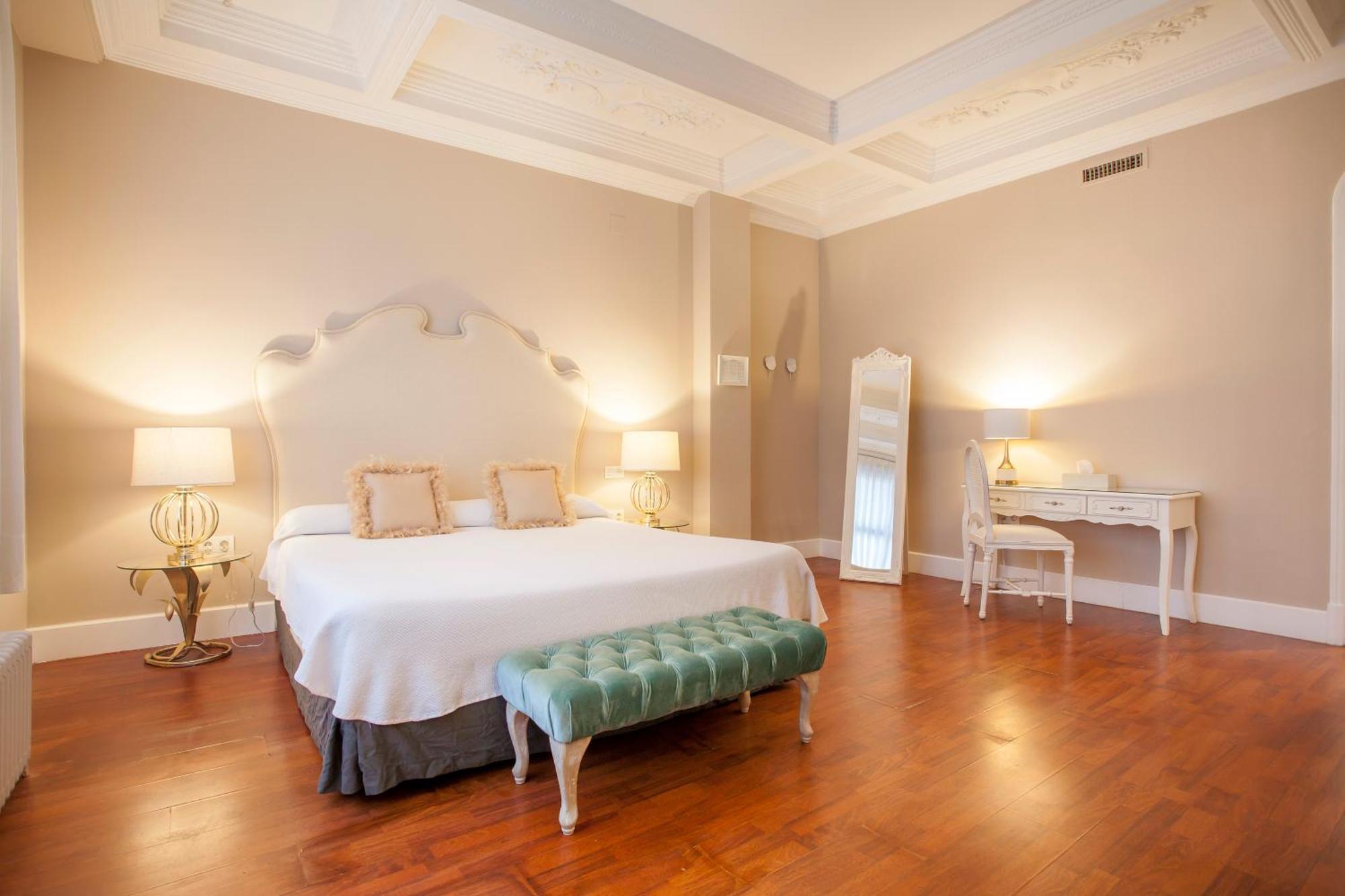 Superior Queen Room Private Bathroom