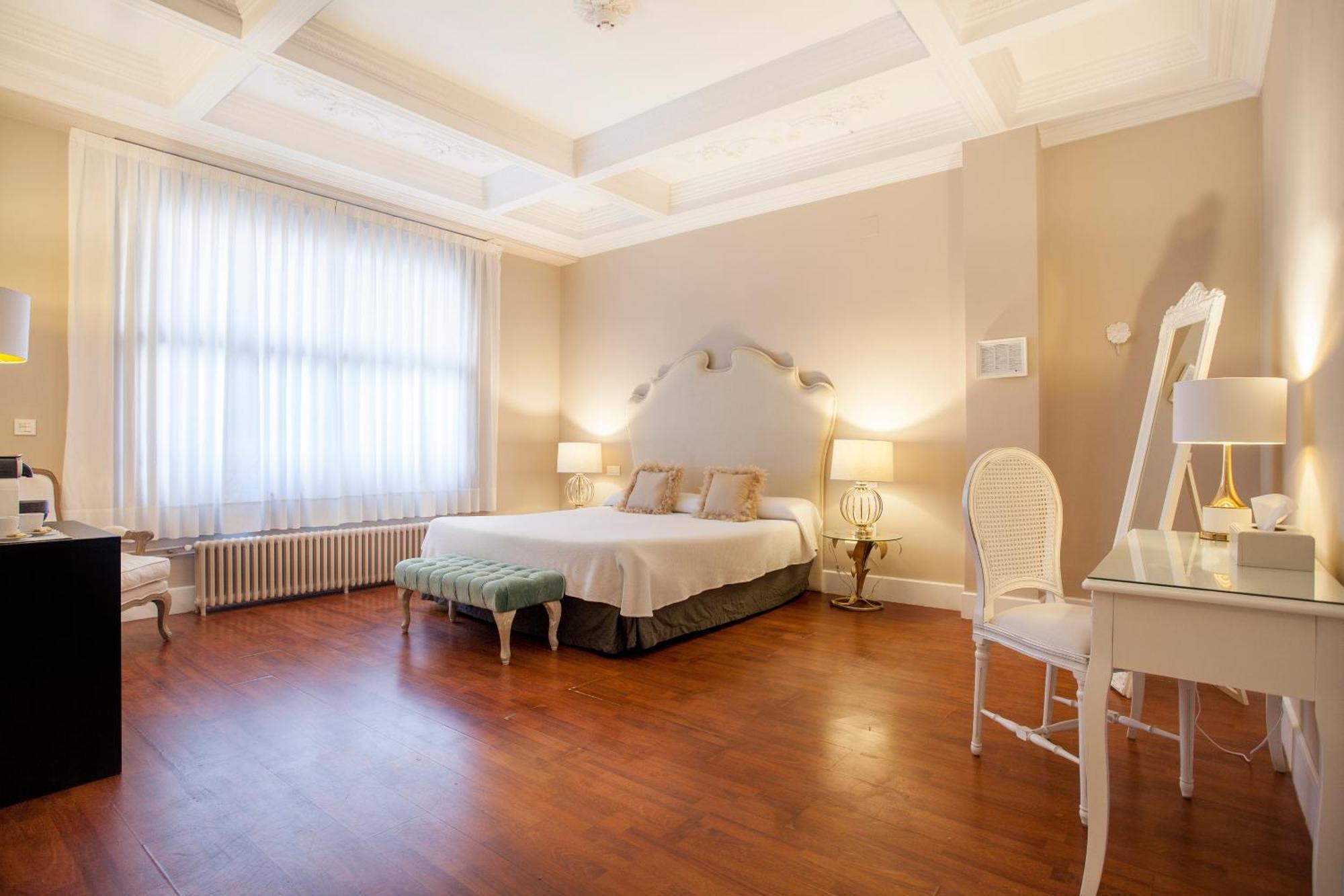 Superior Queen Room Private Bathroom