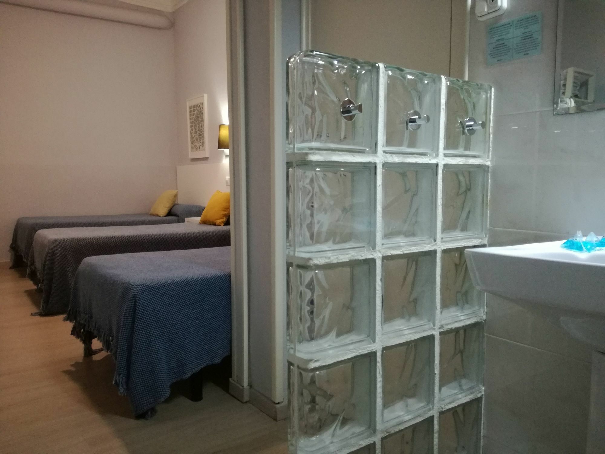 Triple Room,820709210:JPEG