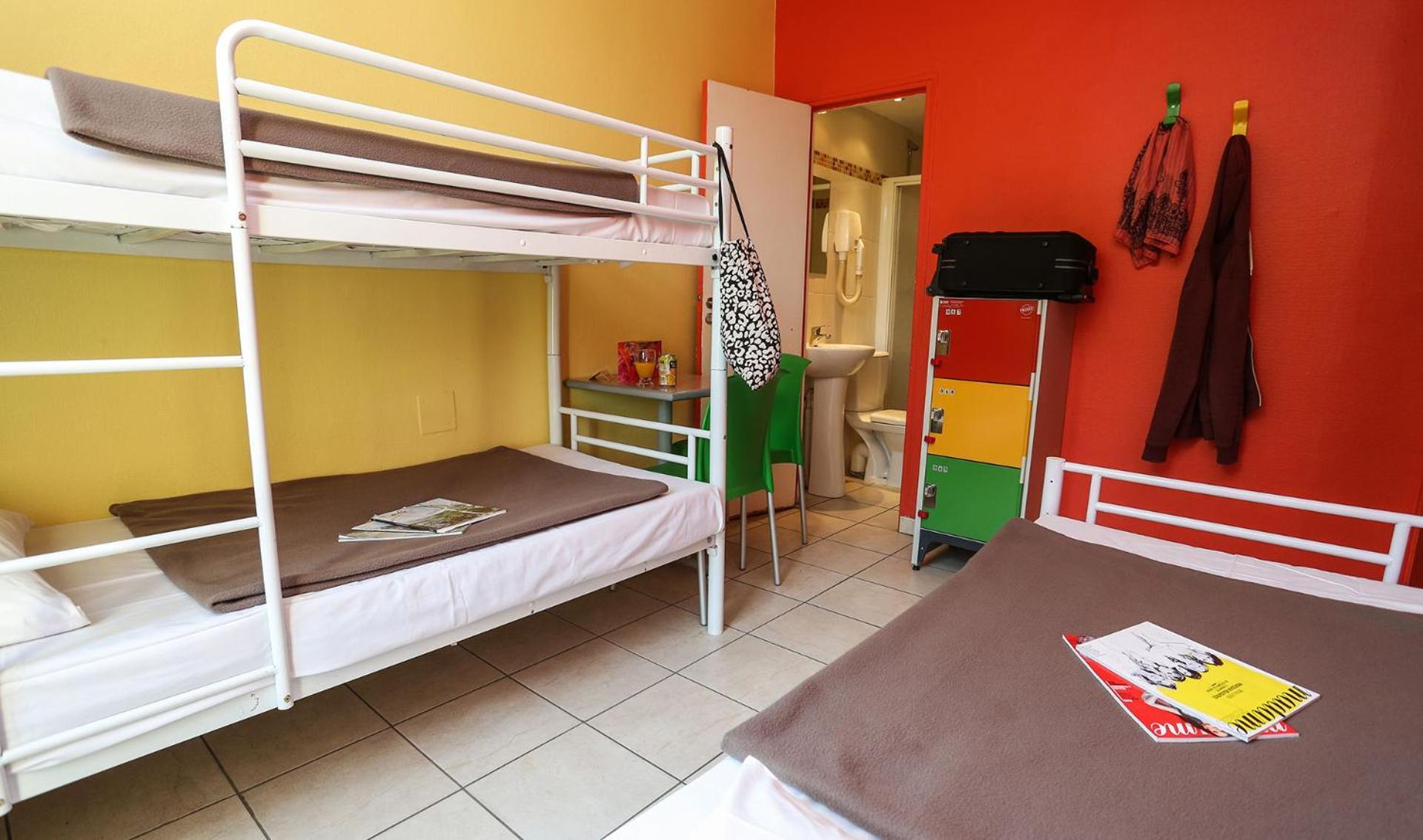 Cama em Dormitório Feminino com 4 Camas