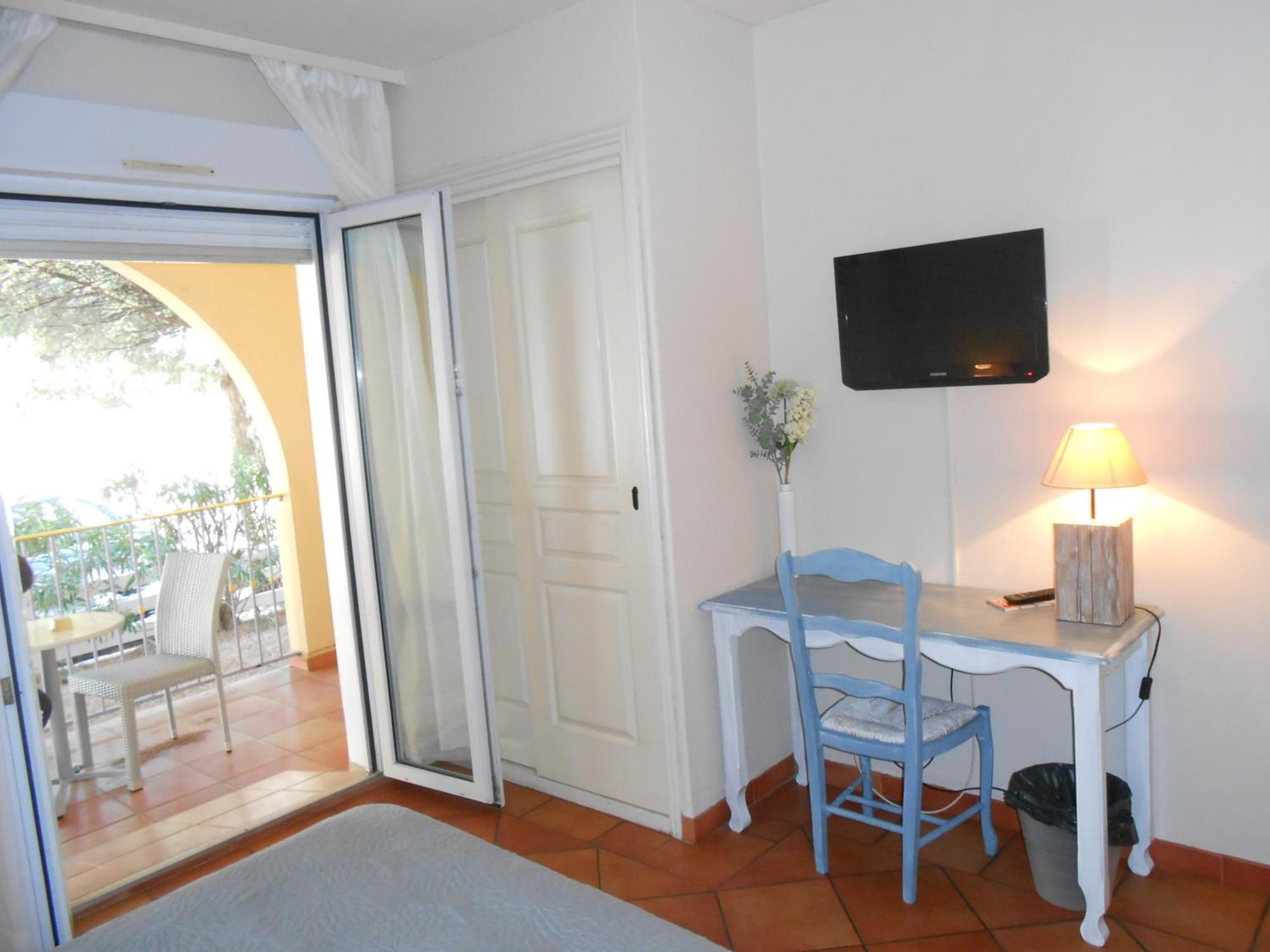 Familienzimmer mit Terrasse (2 Erwachsene + 2 Kinder)