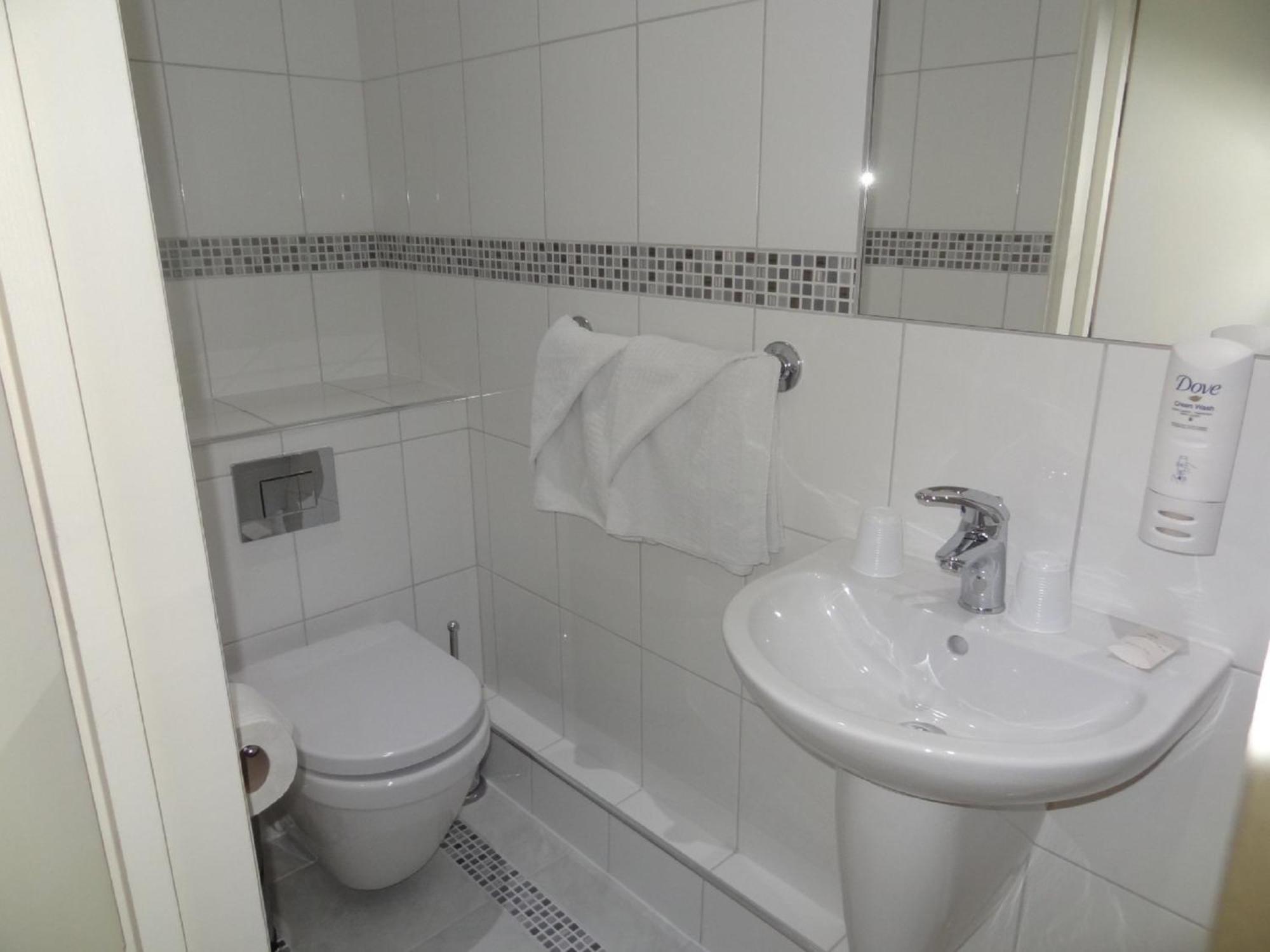 Single Room,821744732:JPEG