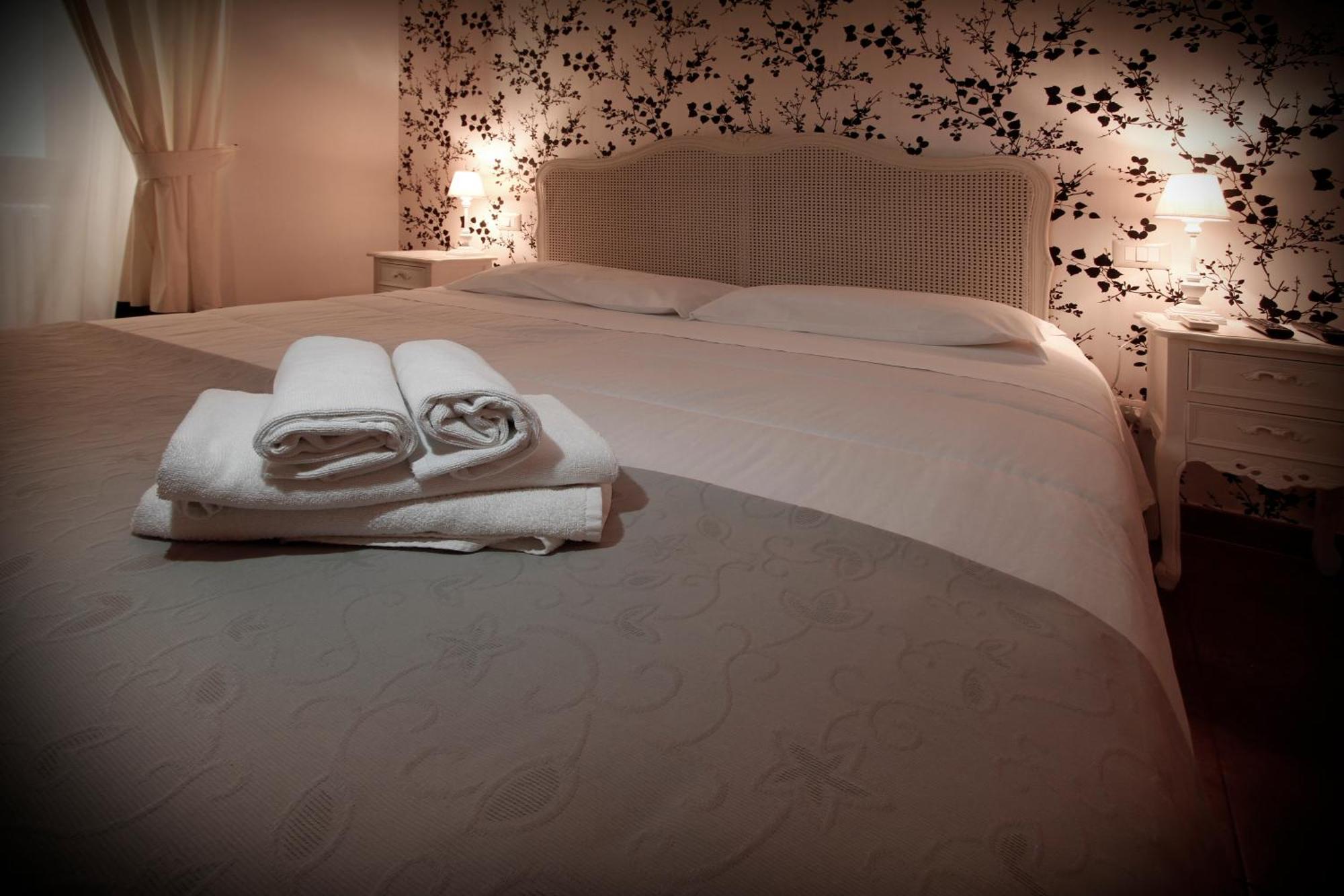 Large Double or Twin Room