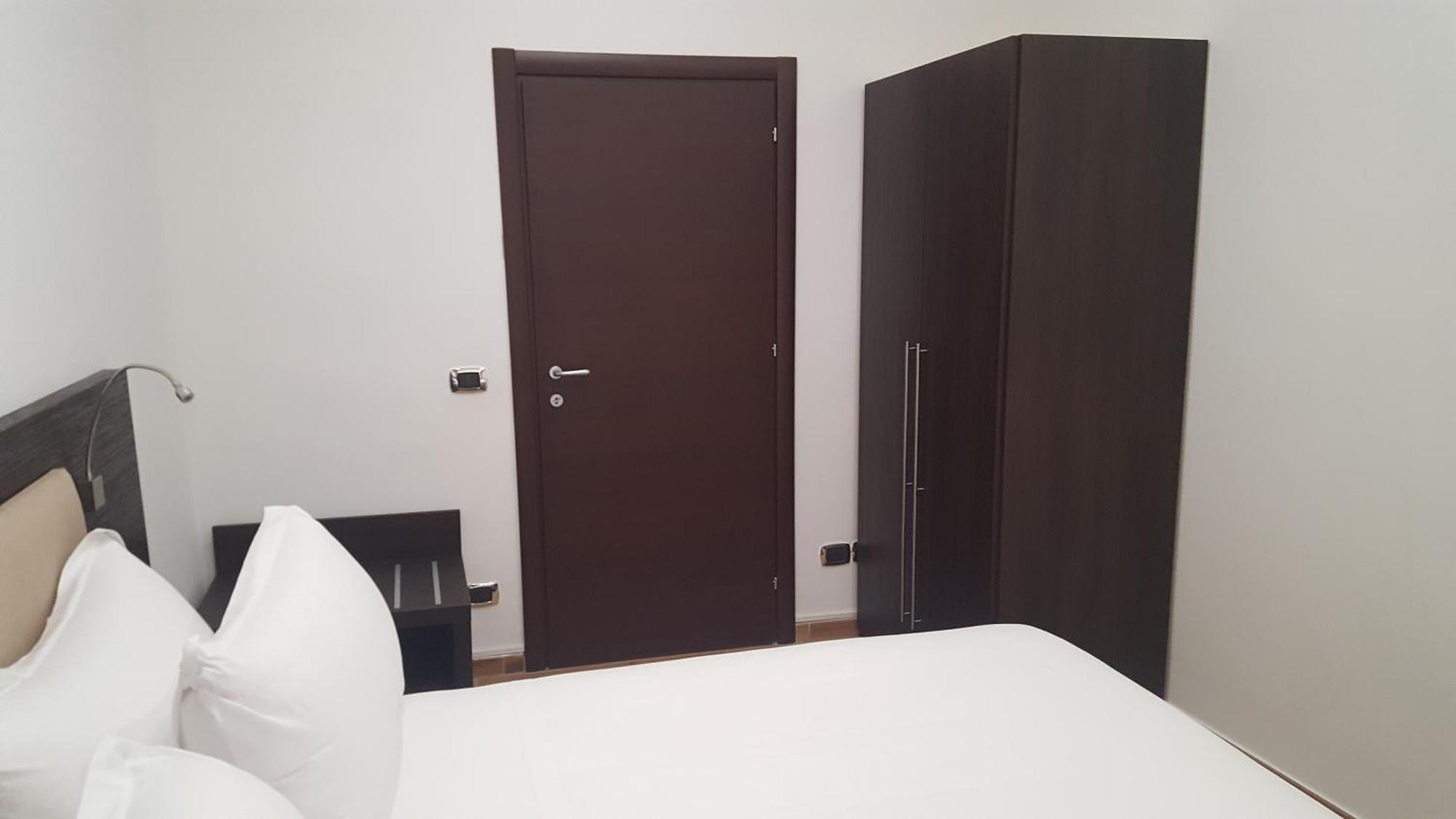 Deluxe Queen Suite