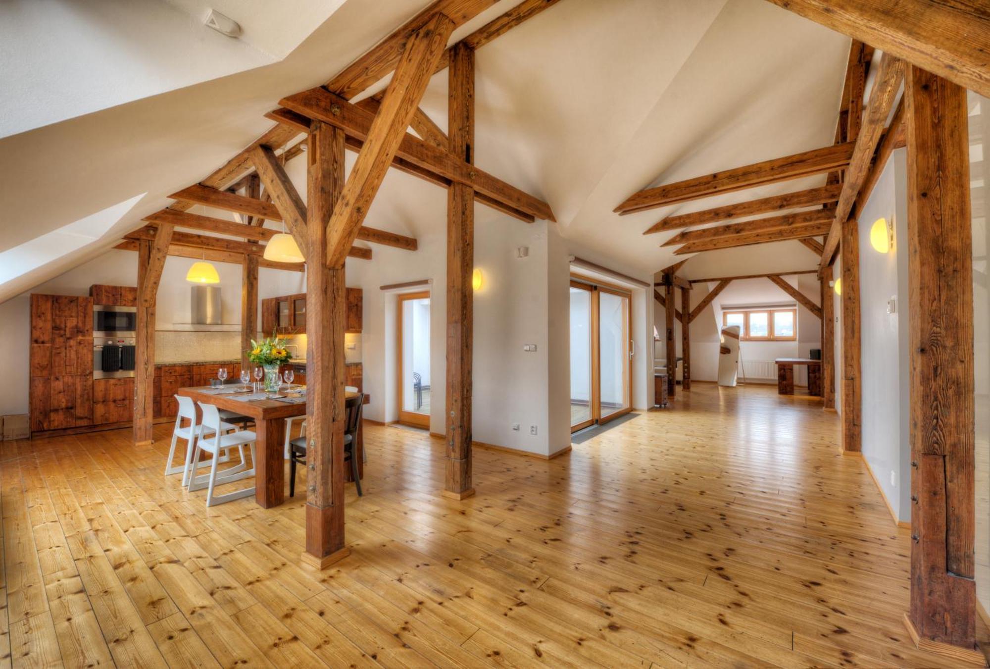 Attic Apartment Old Town View