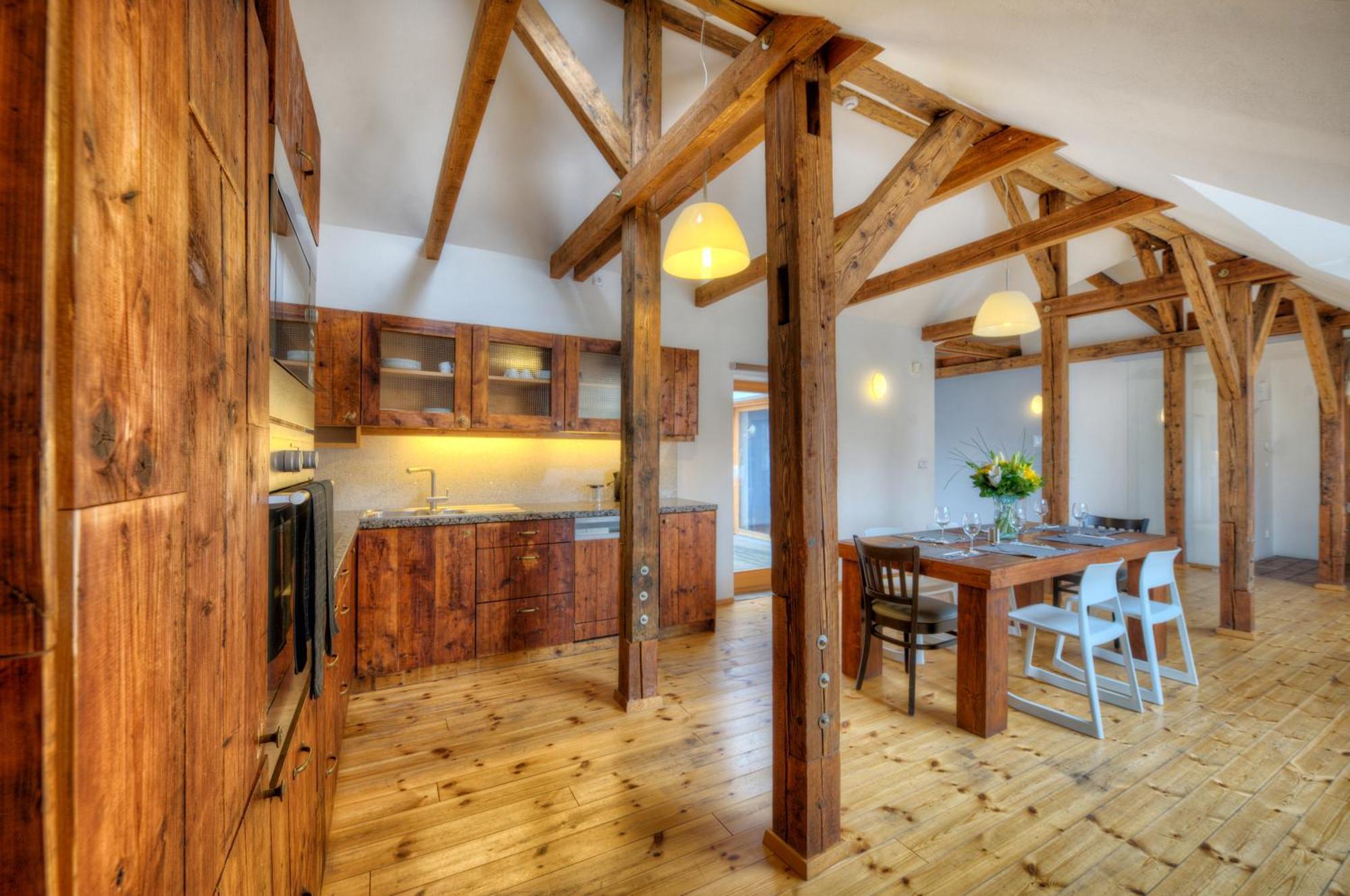 Attic Apartment Old Town View