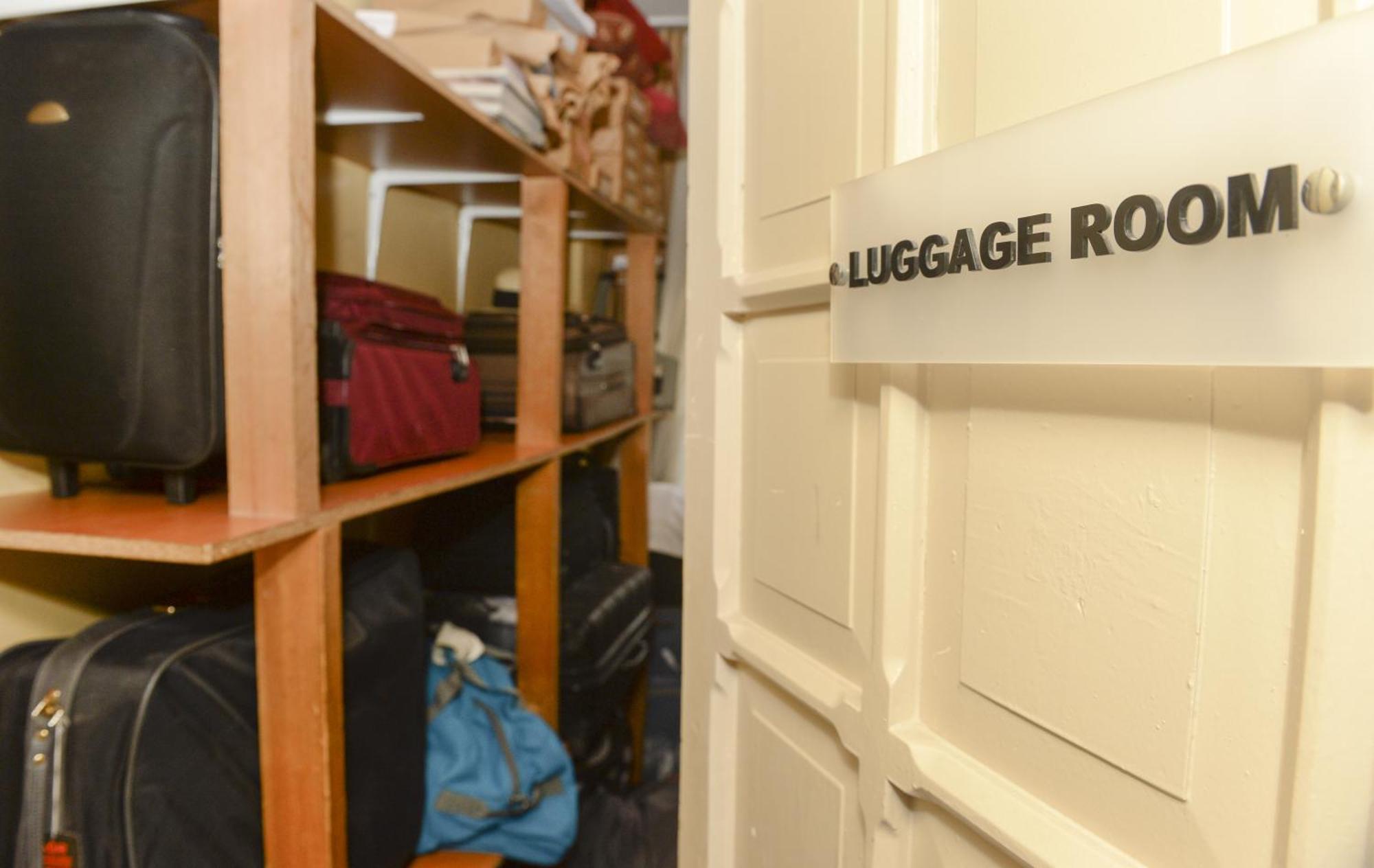 6 Bed Mixed Dorm Room Share Bathroom