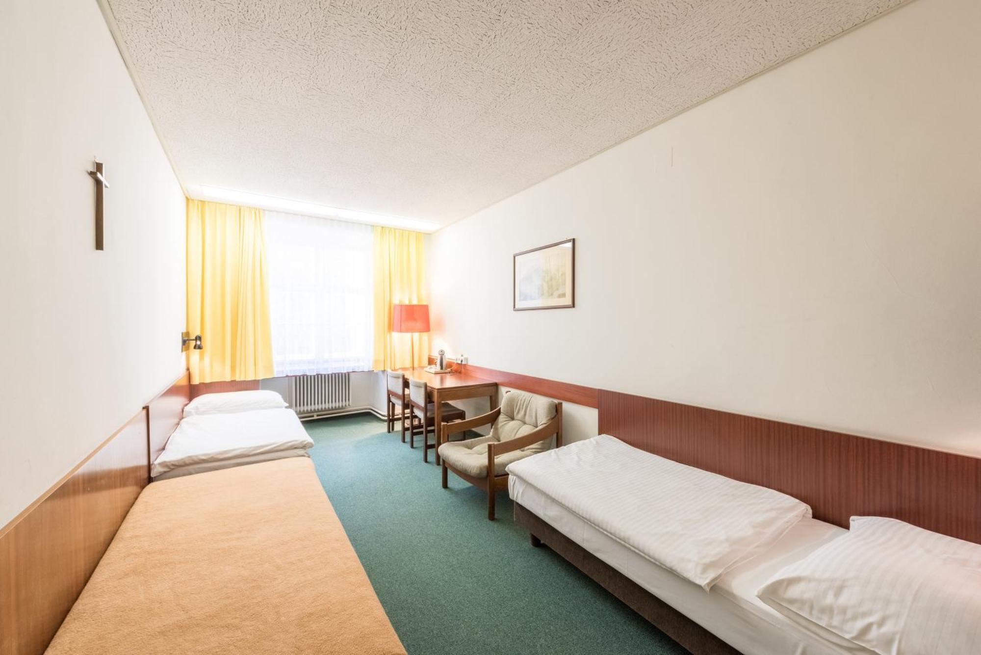 Standard Room,824083112:JPEG