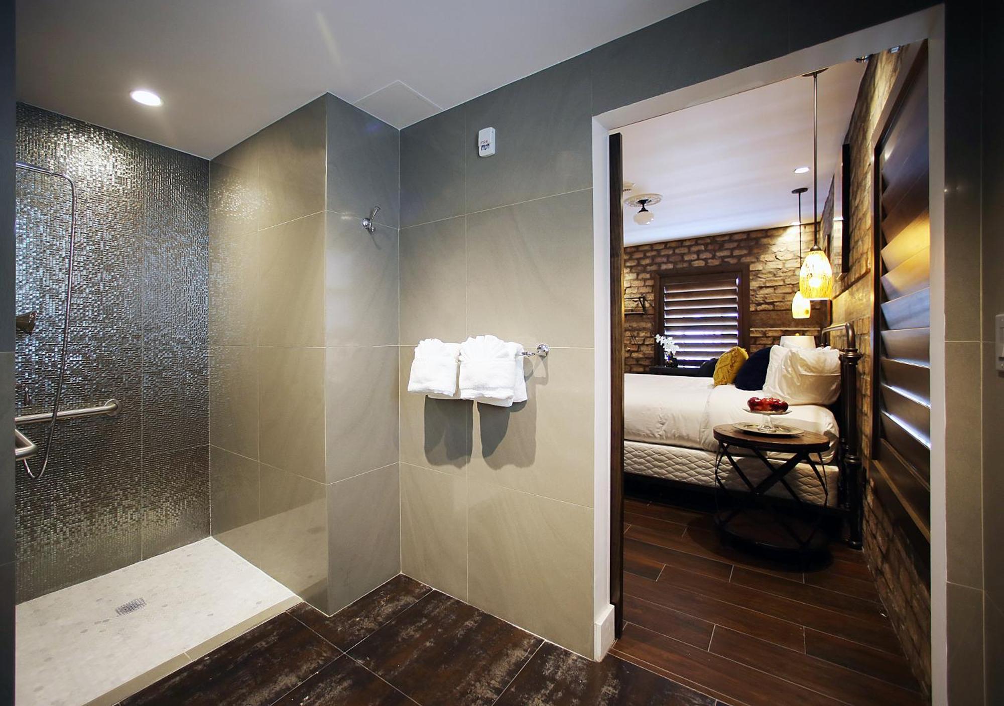 Deluxe King Room Ocean View