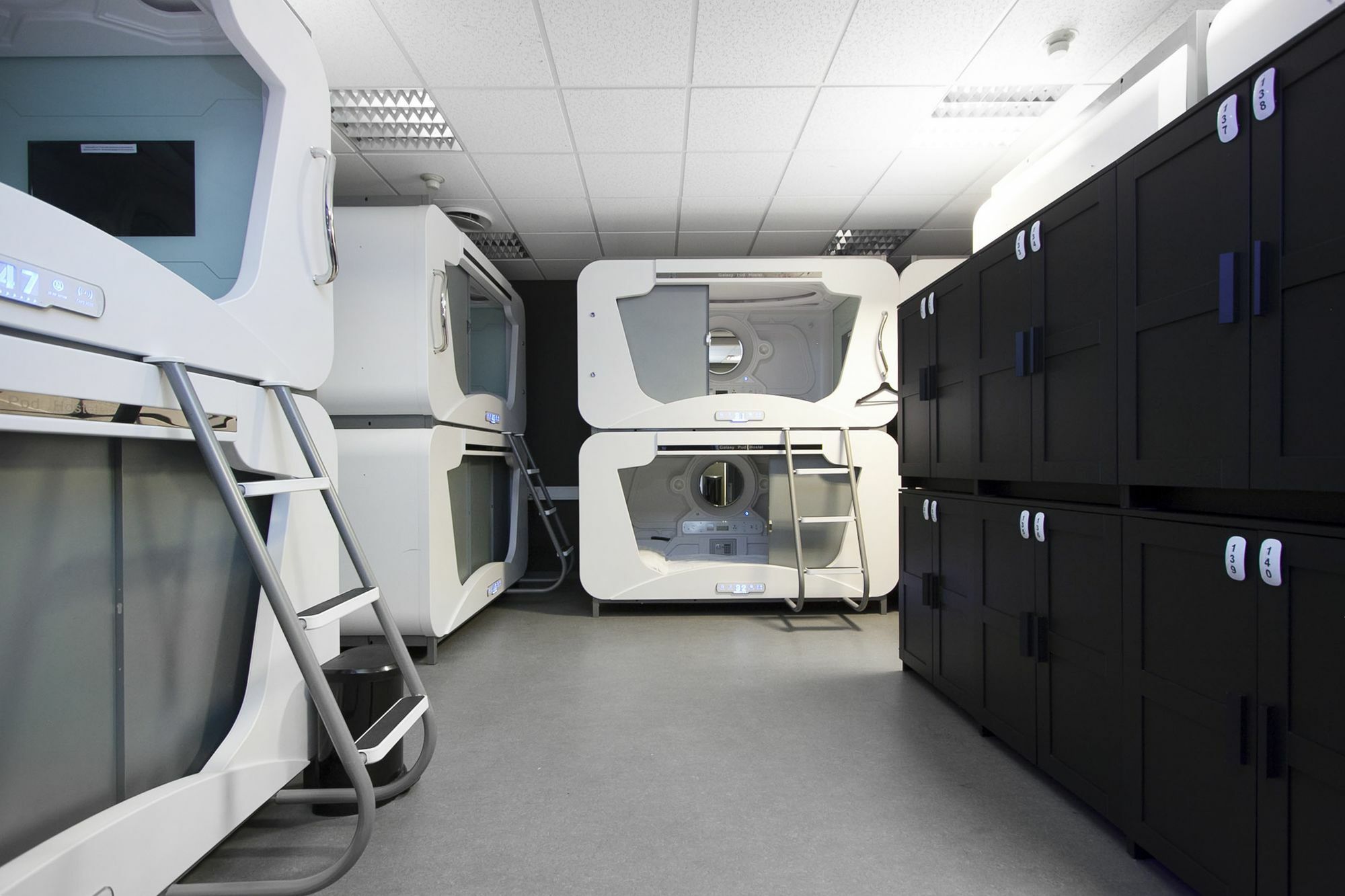 Capsule Bed 24-Bed Mixed Dormitory Room