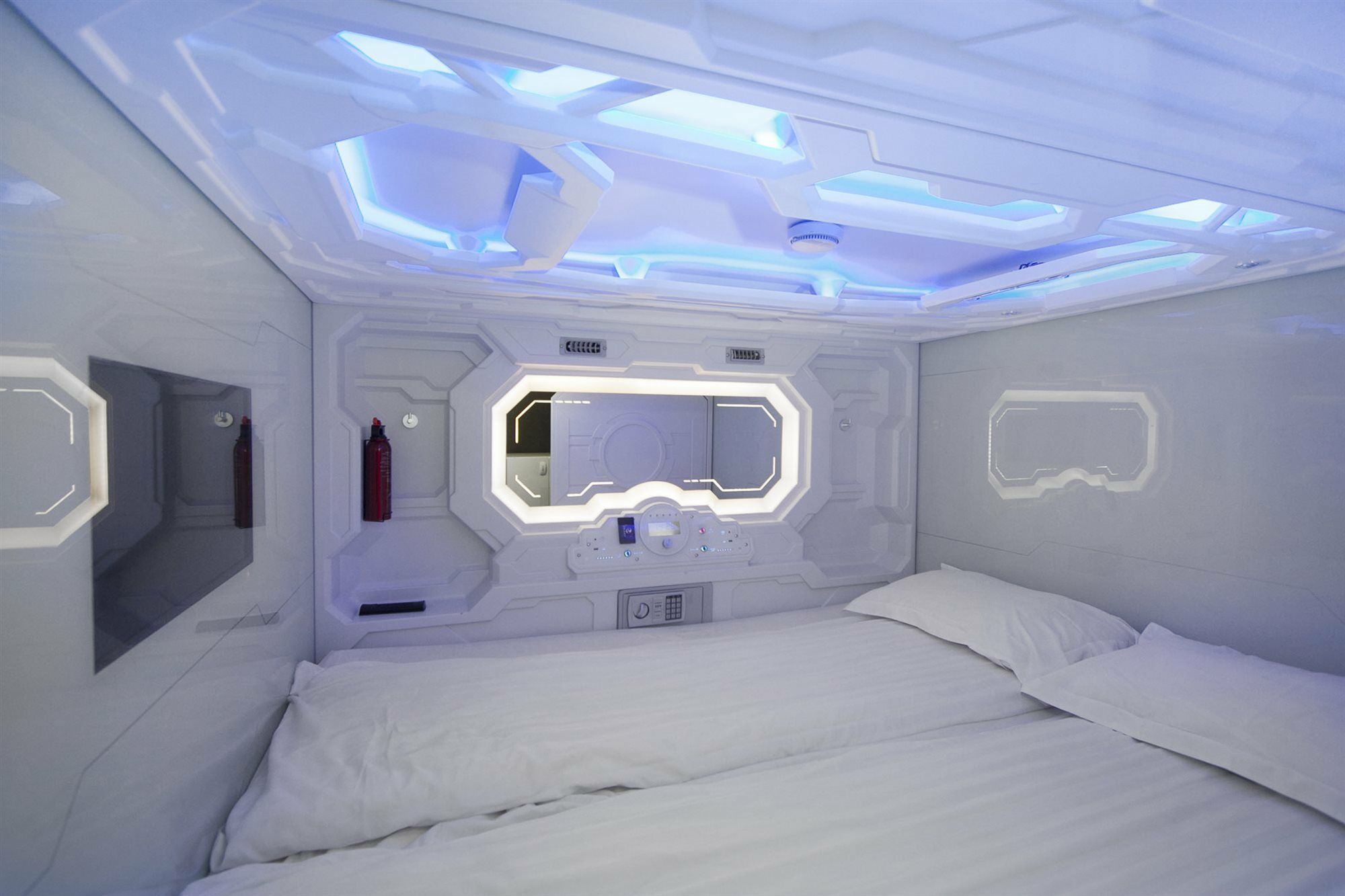 Double Capsule Bed Mixed Dormitory Room