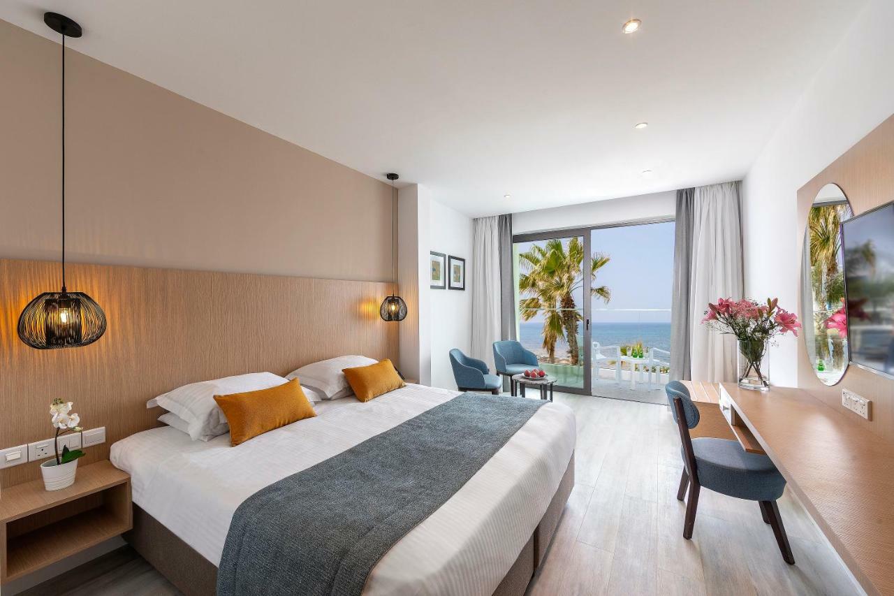 Double or Twin Room Sea View