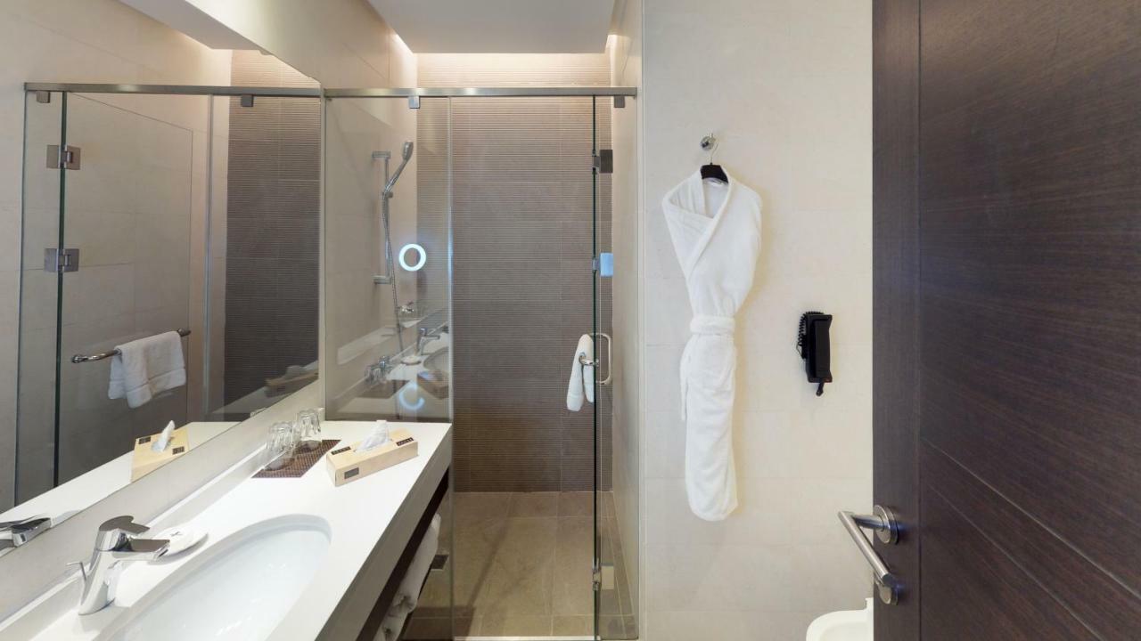 One-Bedroom Grand Suite