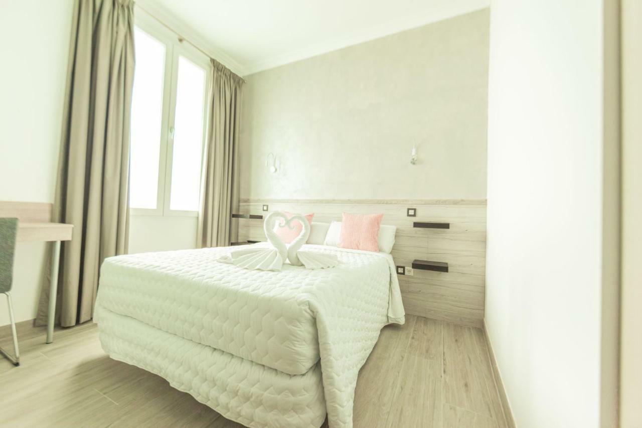 Interior Small Double Room