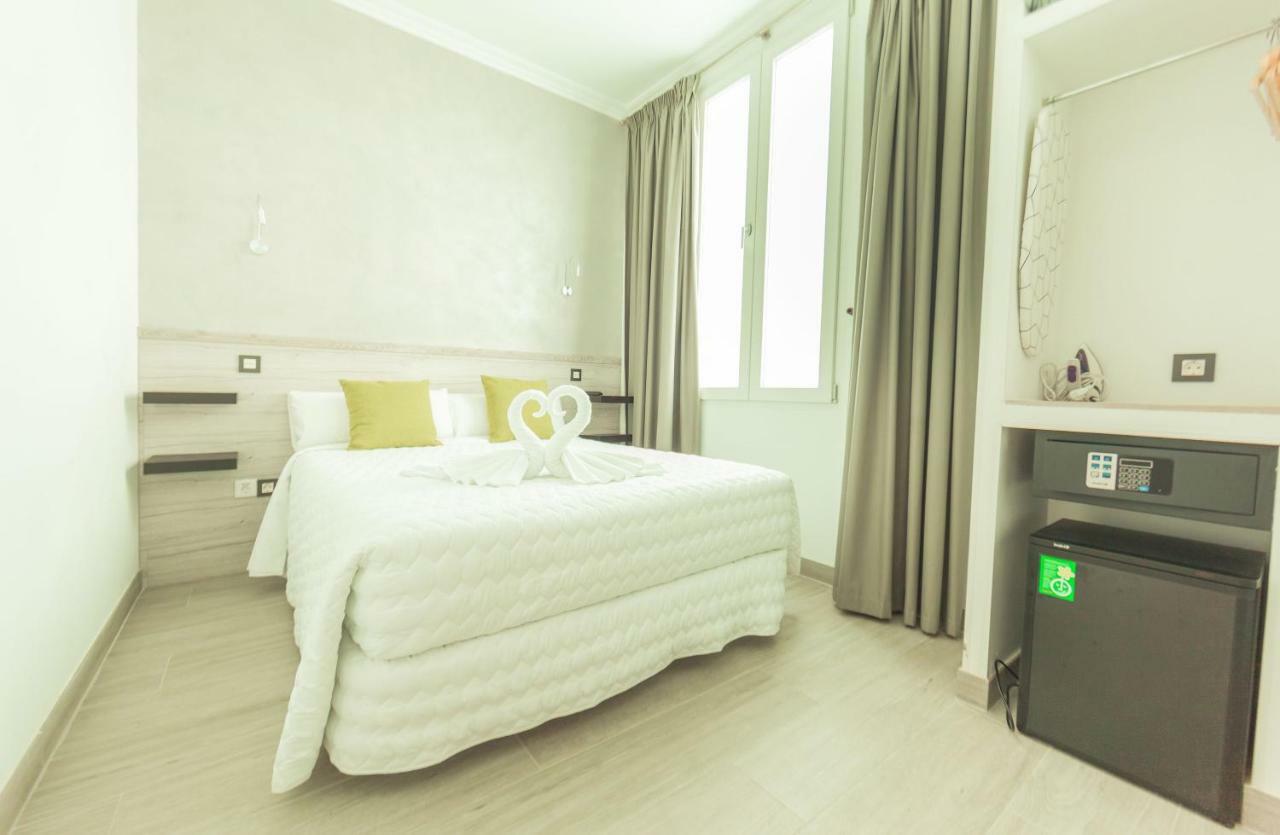 Interior Small Double Room
