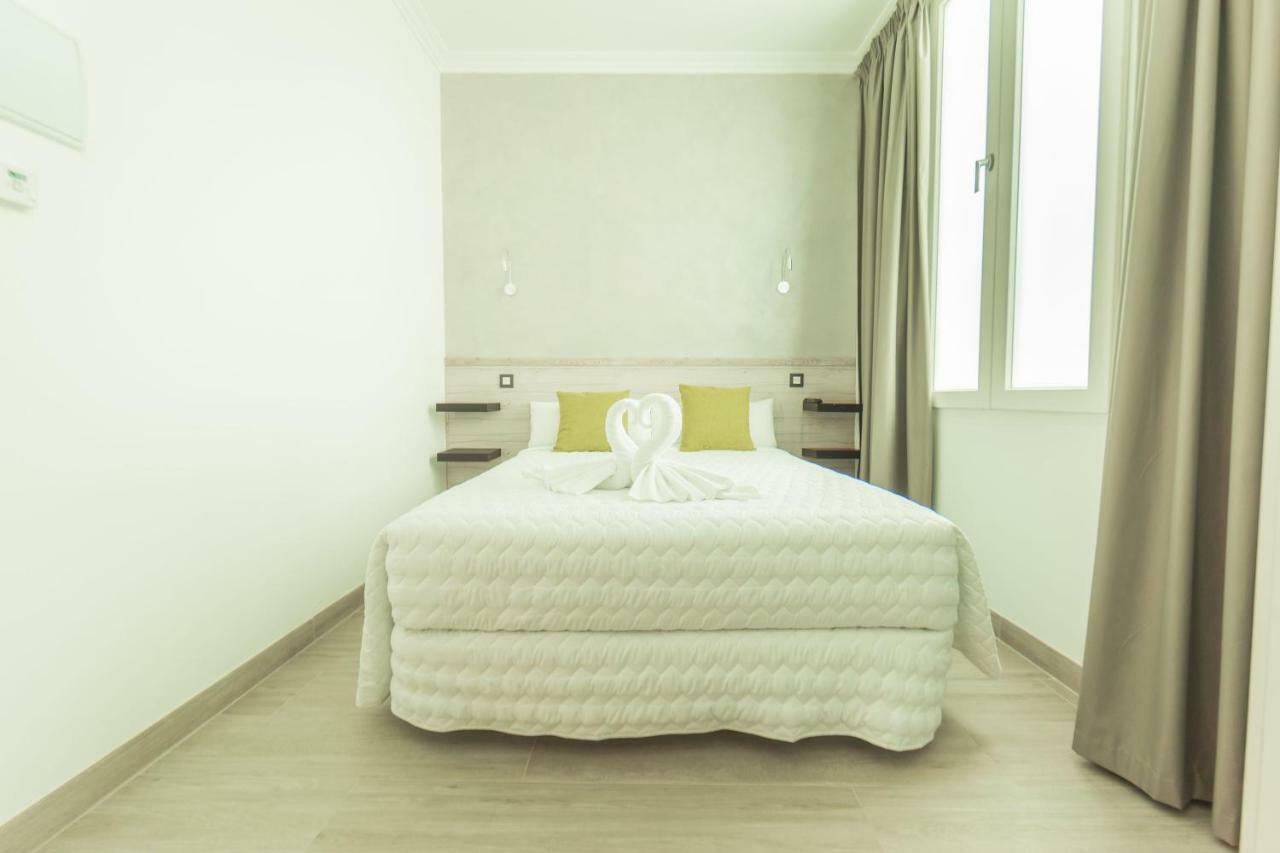 Interior Small Double Room