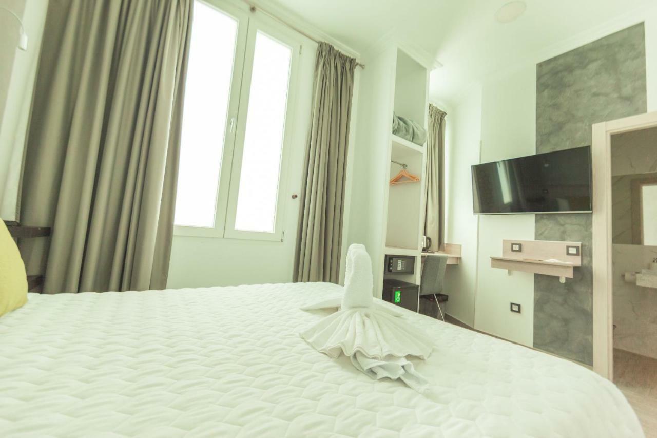 Interior Small Double Room