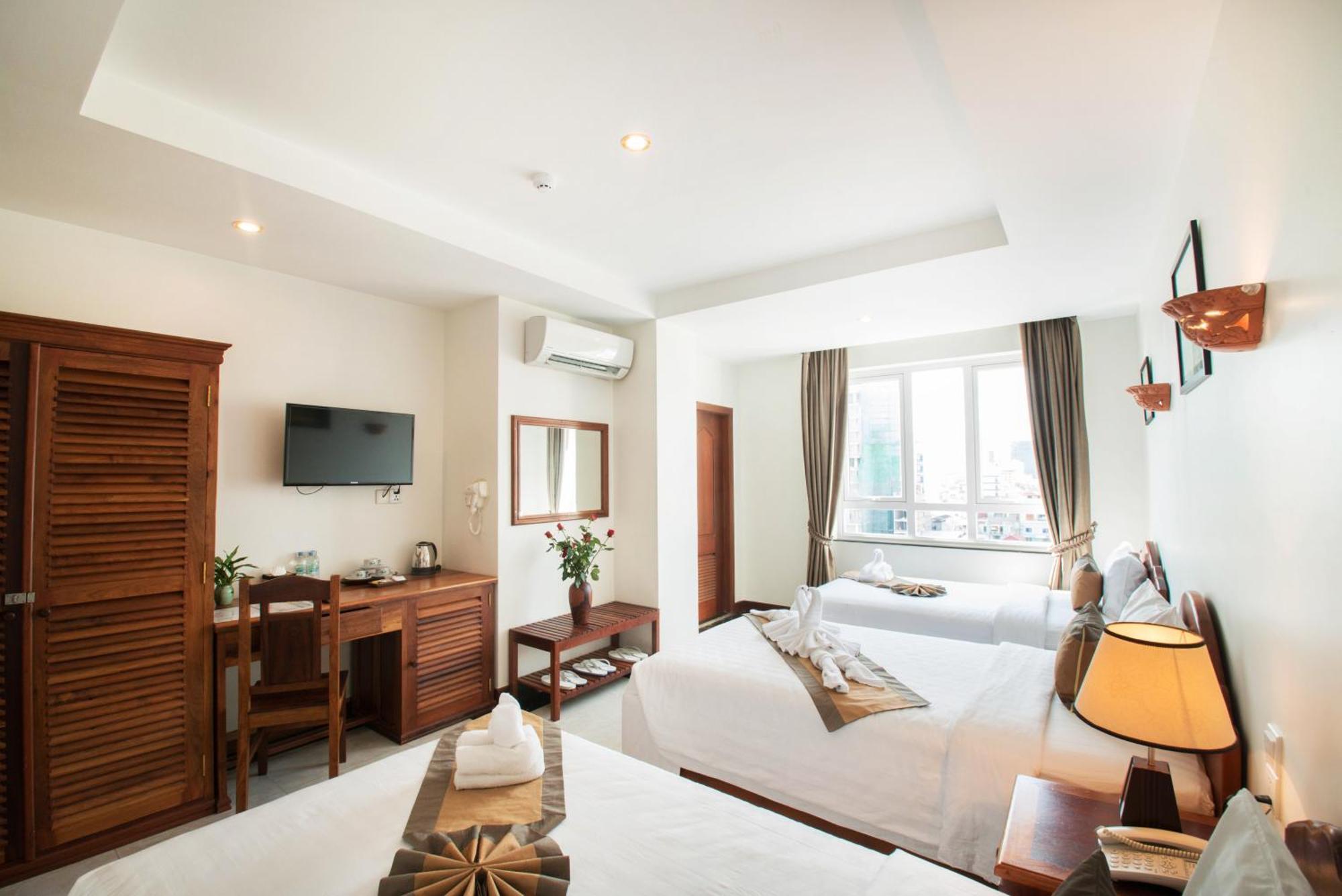 Deluxe Triple Room City View