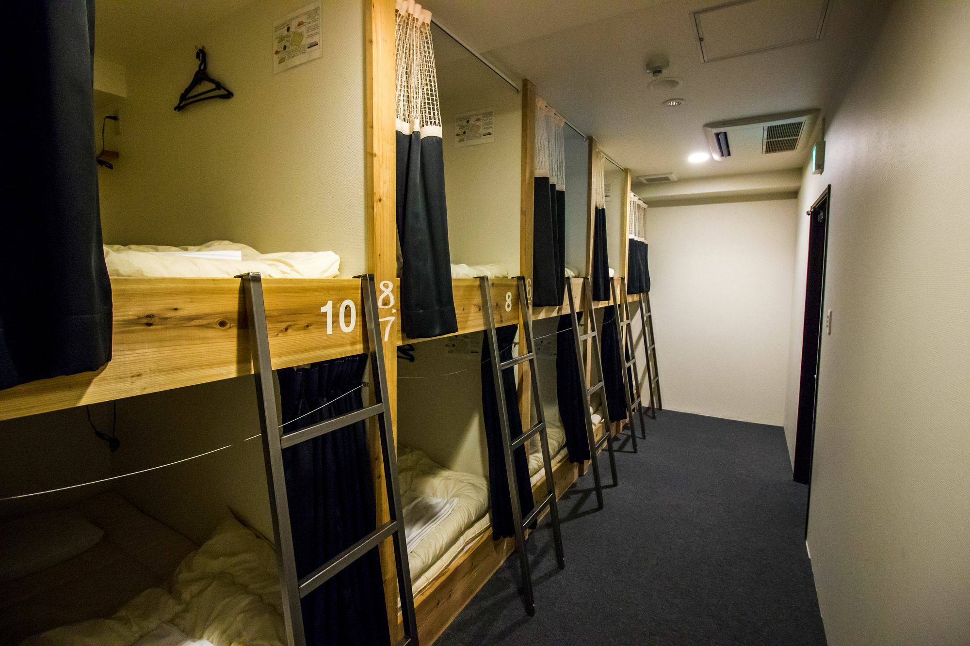 Etagenbett im Schlafsaal für Frauen