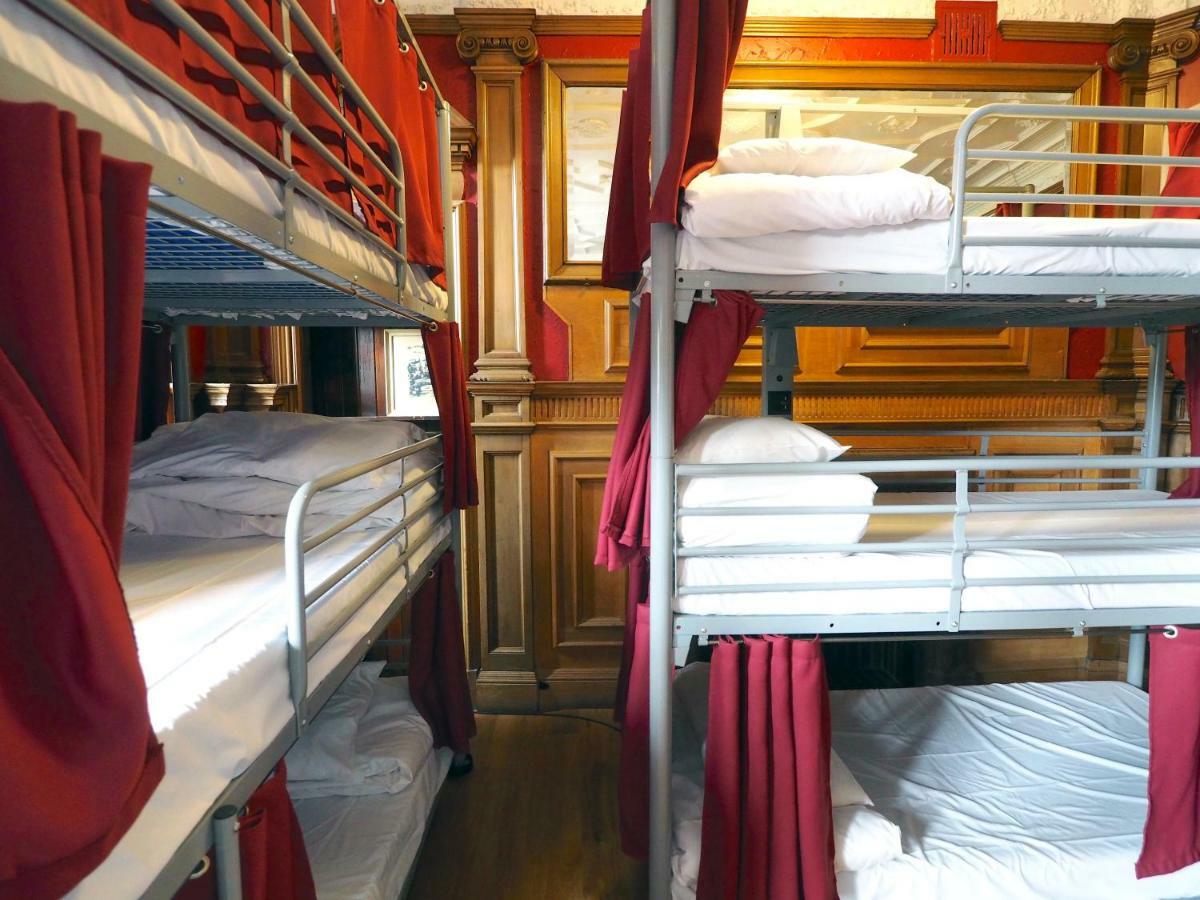 Bed 18-Bed Mixed Dormitory Room Shared External Bathroom Triple Bunks