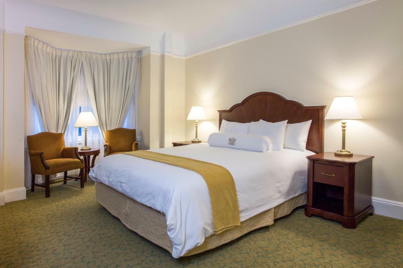 Studio Suite Wet Bar