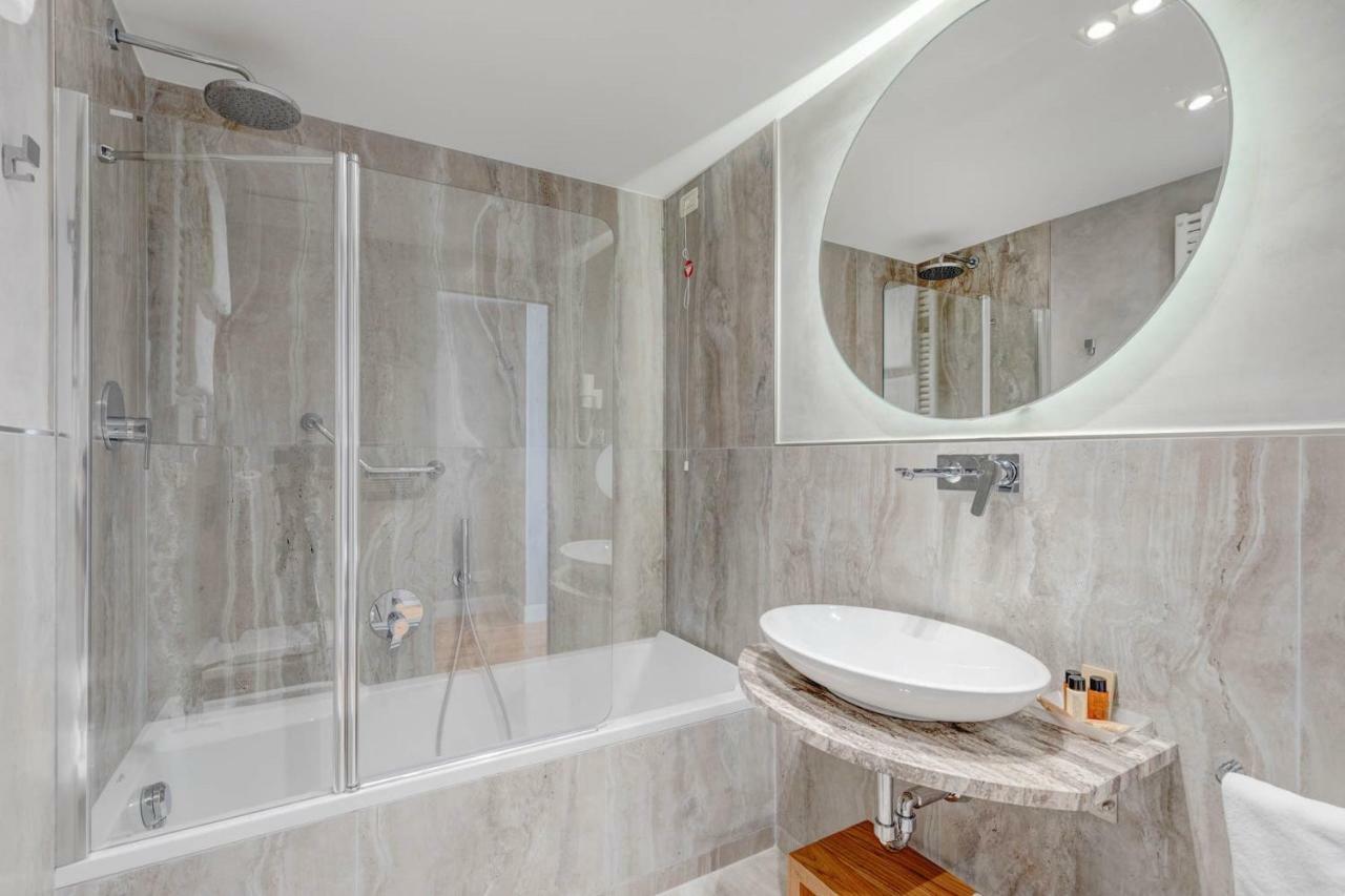 Deluxe Double or Twin Room Sea View
