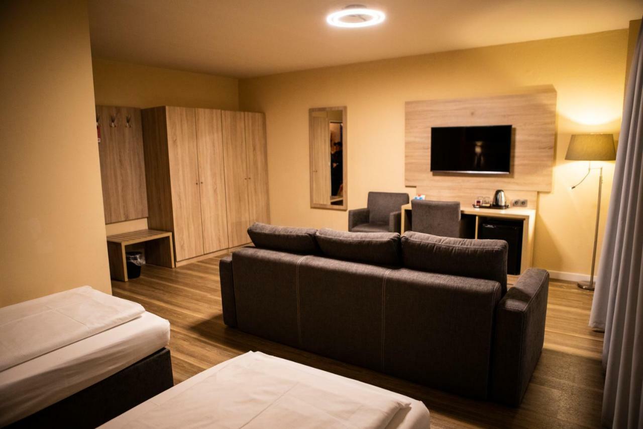 Family Room,830627366:JPEG