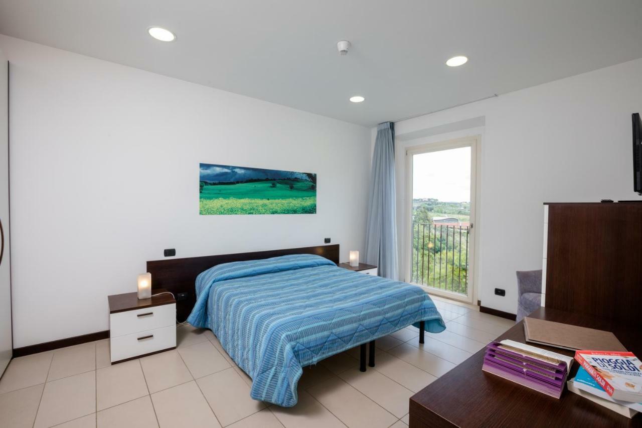 Deluxe One-Bedroom Apartment