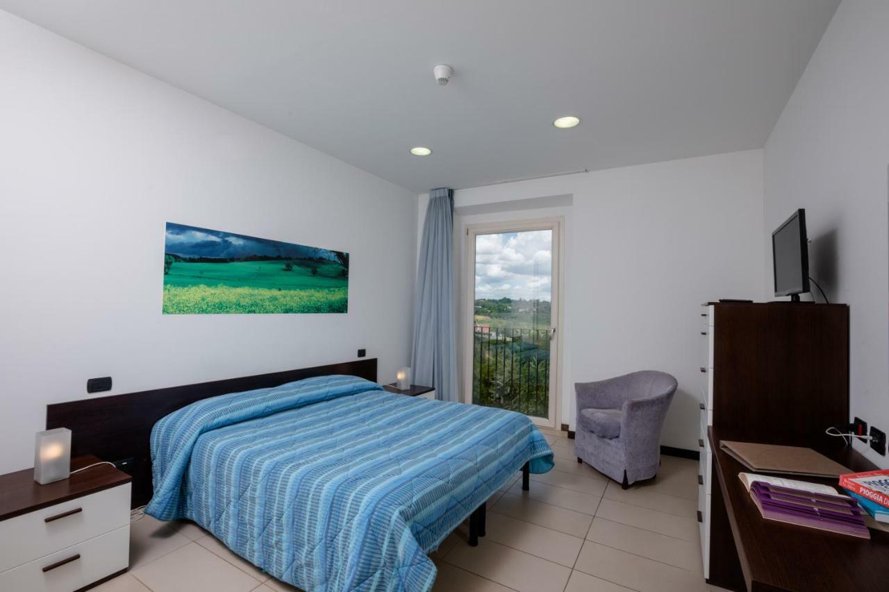 Deluxe One-Bedroom Apartment