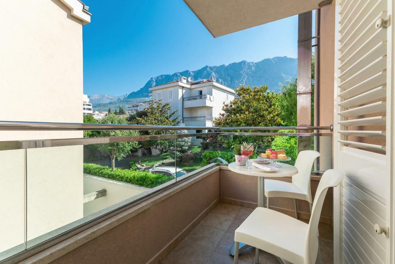 Twin Room Balcony Mountain View