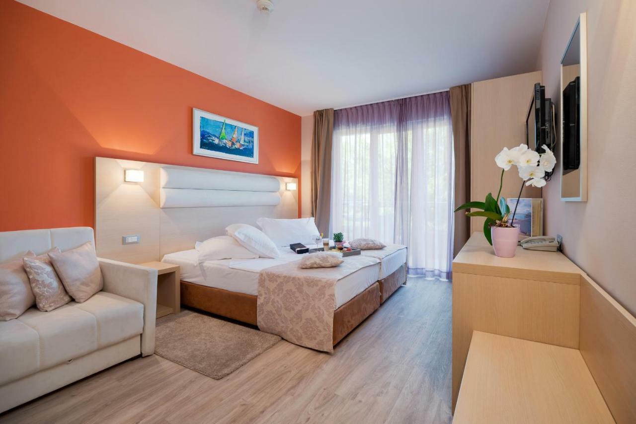 Double or Twin Room with Balcony and Sea View