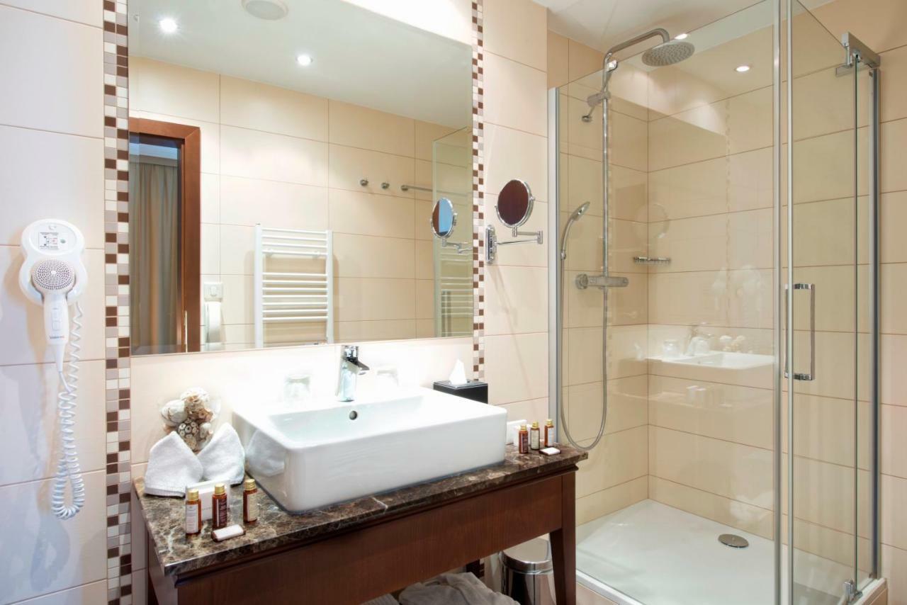 Standard Double or Twin Room,944474269:JPEG