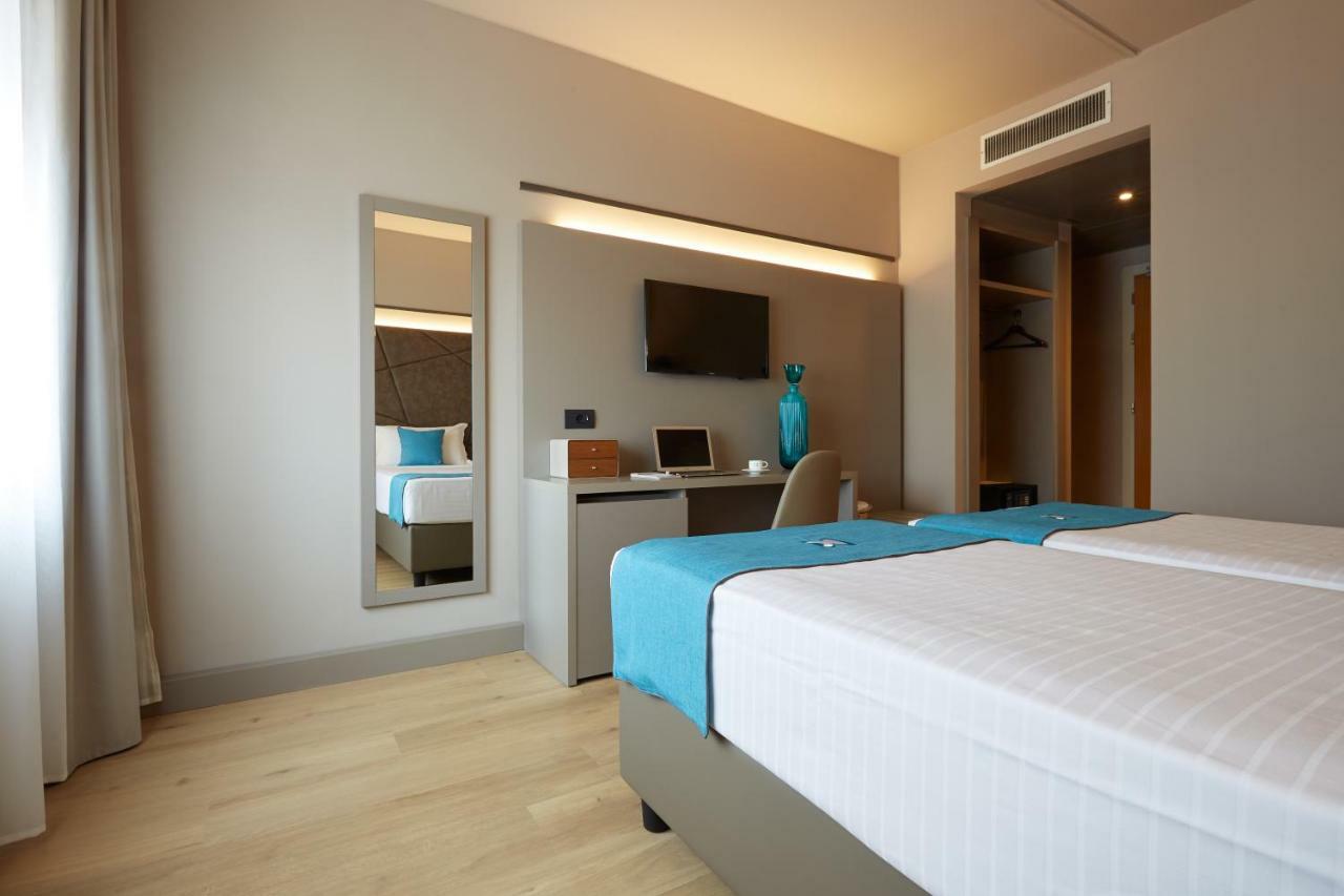 Quarto com 2 Camas de Solteiro