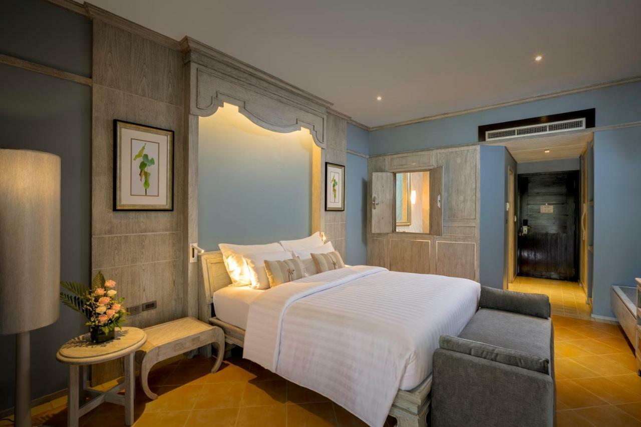 Deluxe Double or Twin Room Pool View