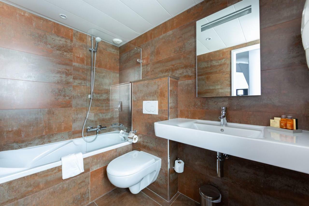Triple Room Bath