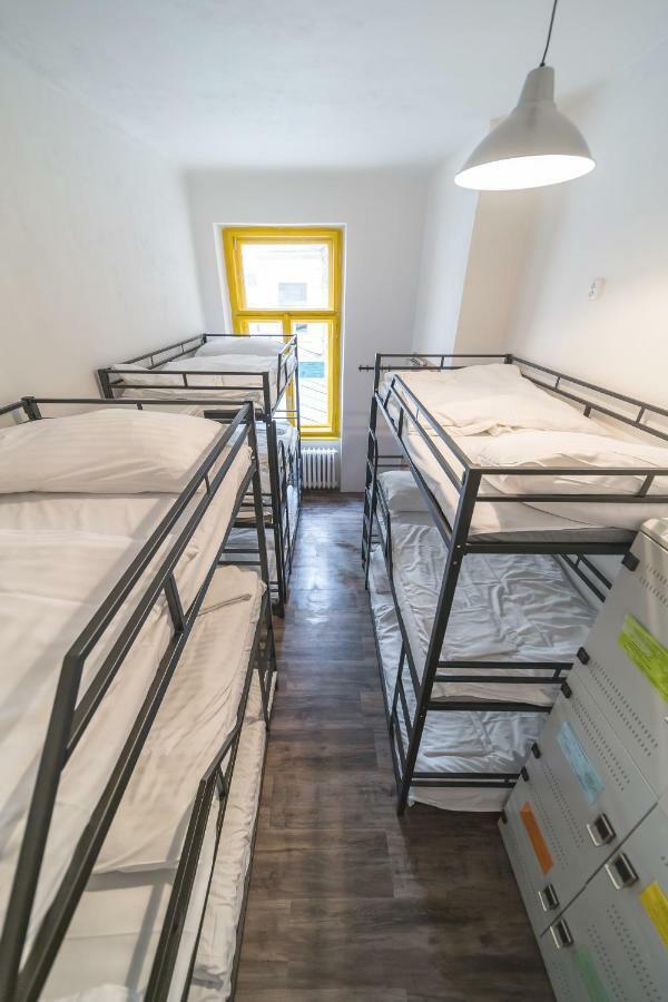 Single Bed 9-Bed Mixed Dormitory Room