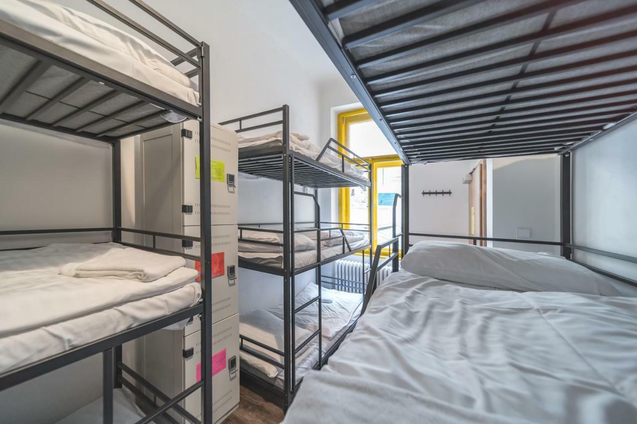 Single Bed 18-Bed Mixed Dormitory Room